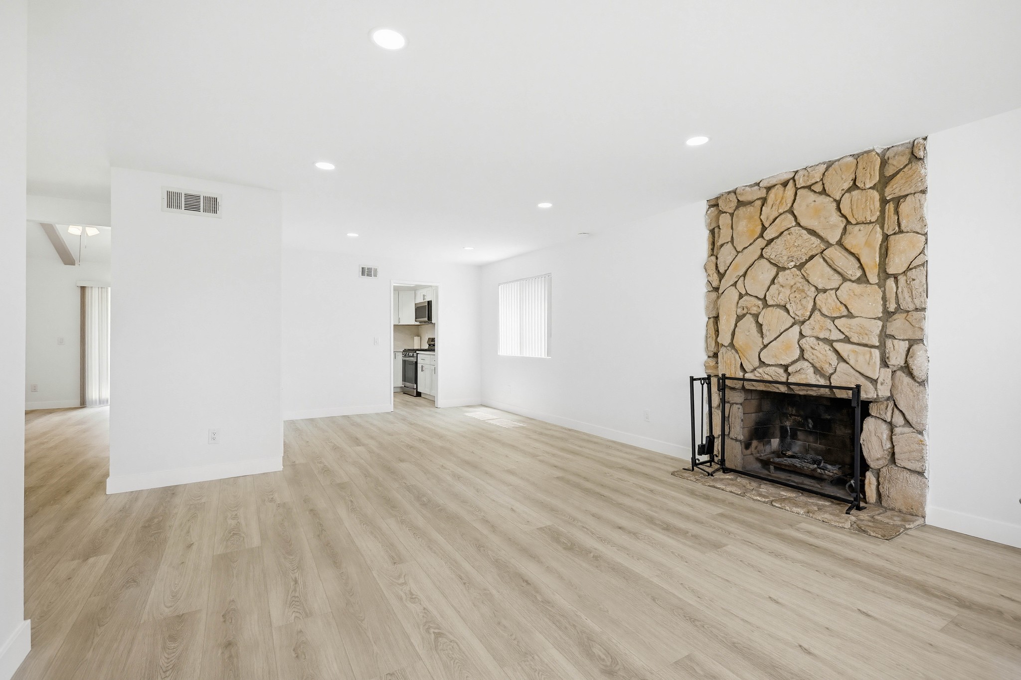 Virtual tour photo 15 of 64 for 25342 Via De Anza