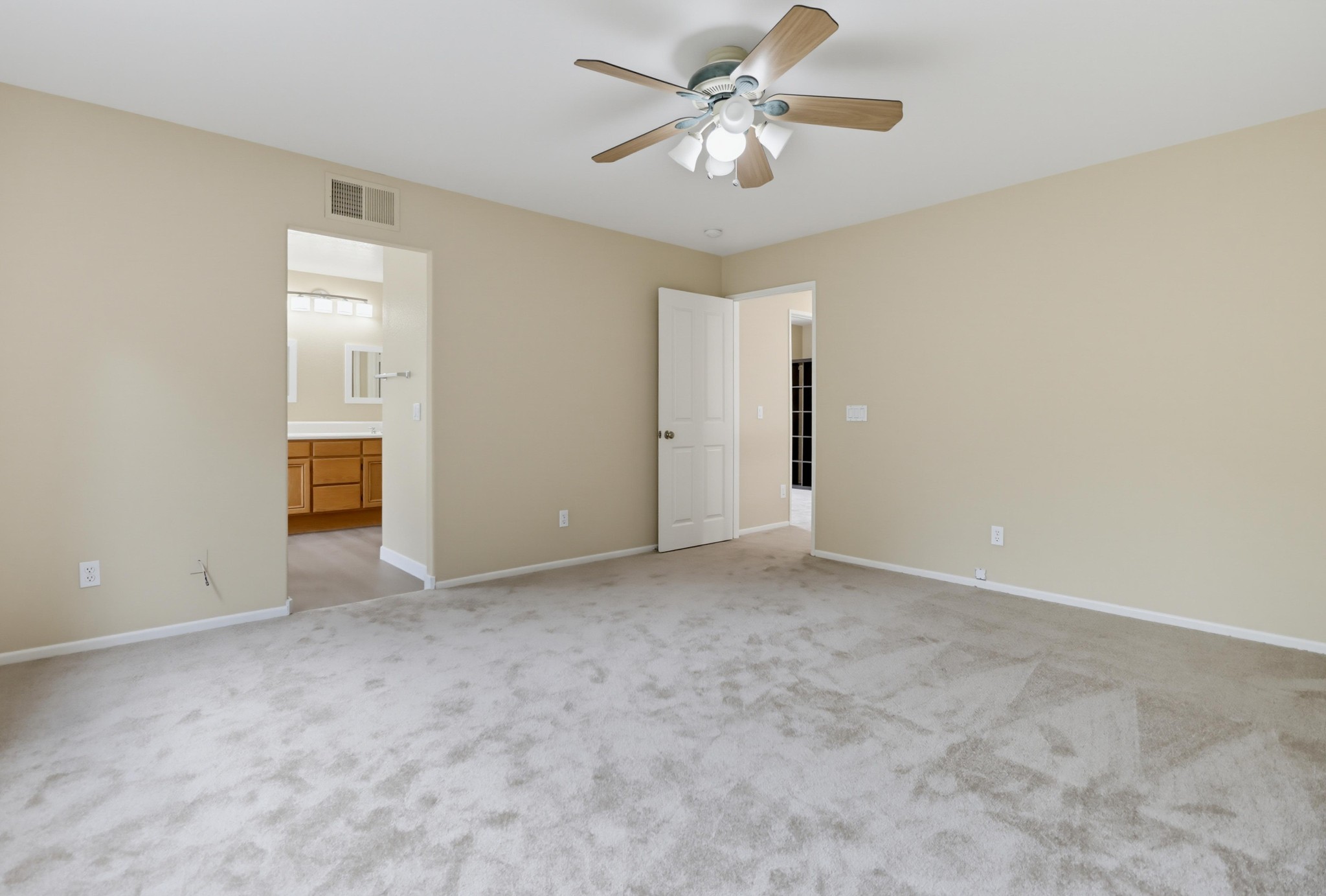 Virtual tour photo 32 of 70 for 2535 Saddlehorn Dr