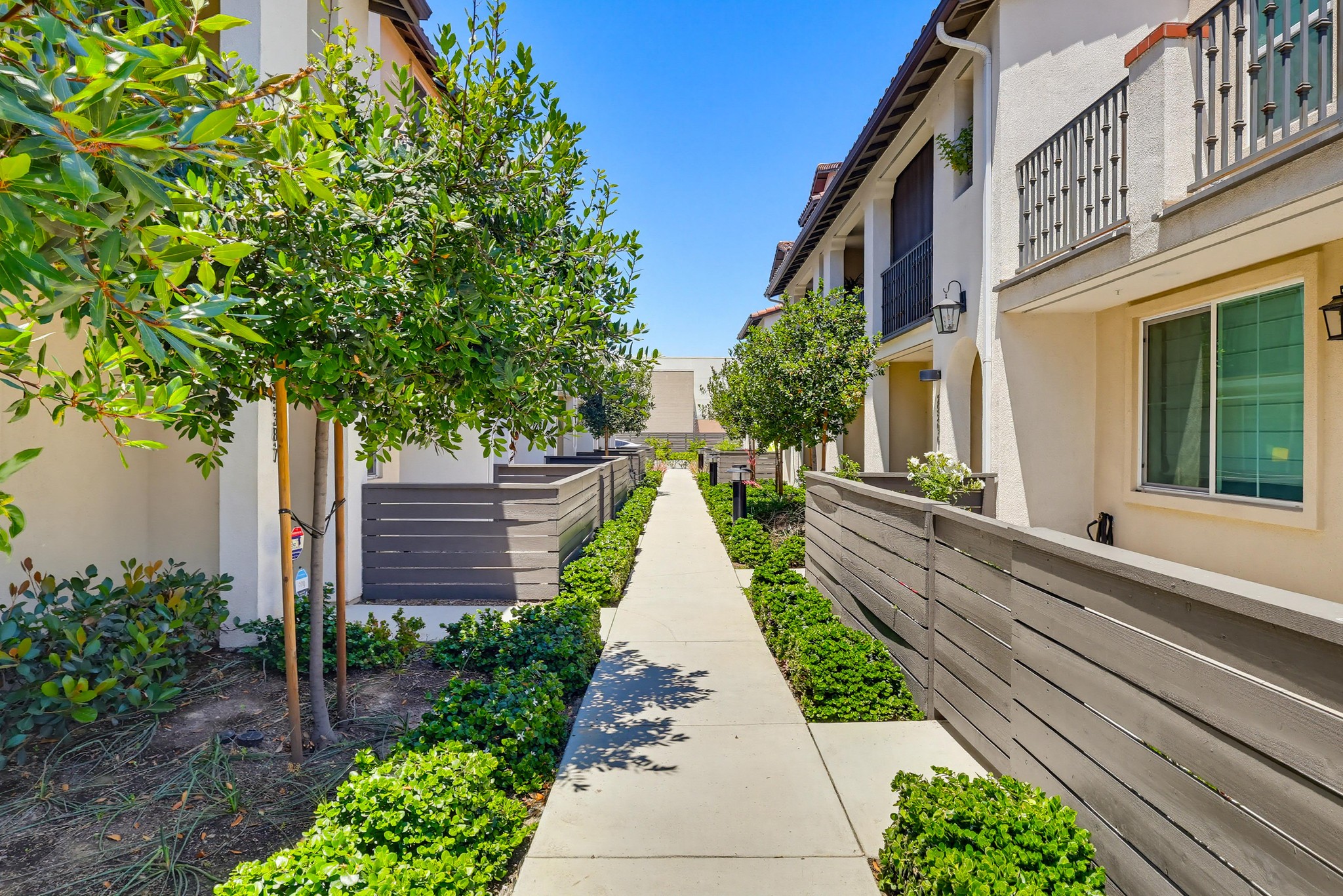 Virtual tour photo 1 of 61 for 2538 Valentina Wy #5