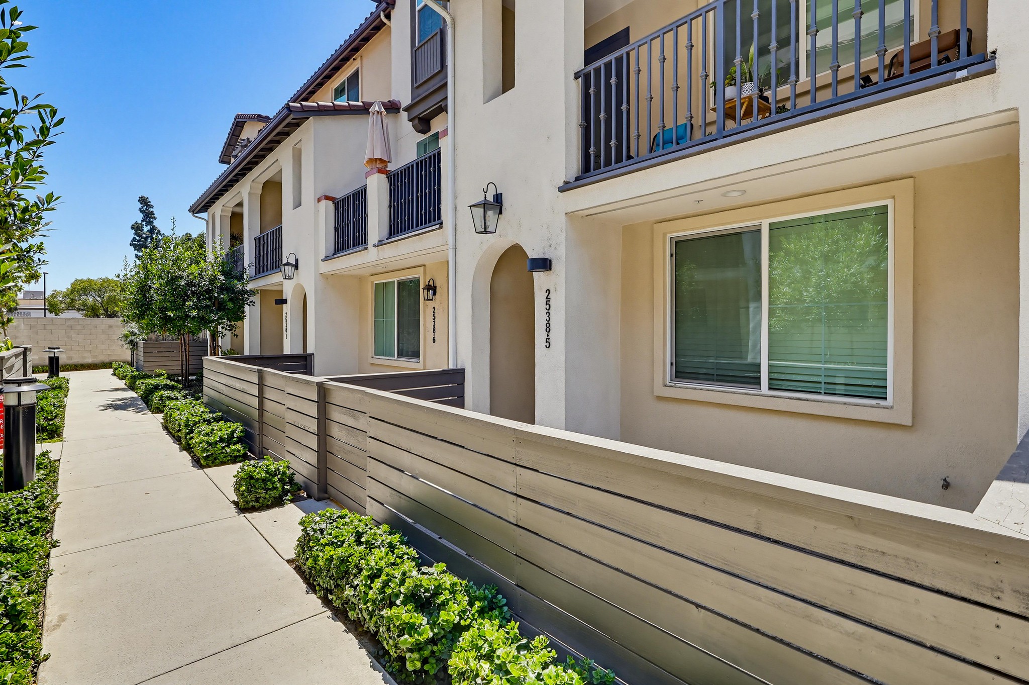 Virtual tour photo 3 of 61 for 2538 Valentina Wy #5