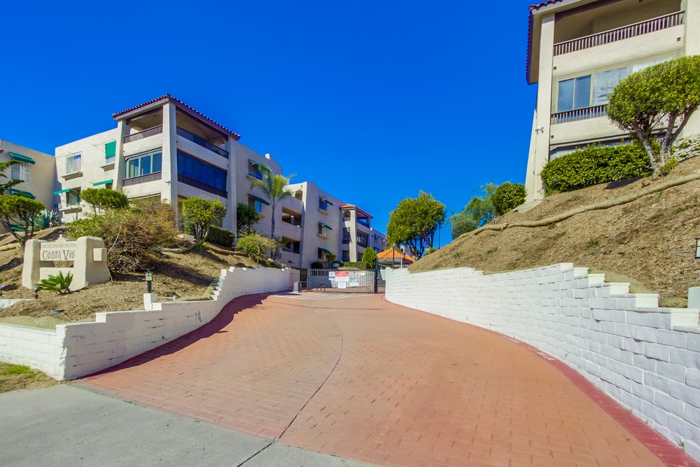 Virtual tour photo 1 of 44 for 2540 Clairemont Dr.