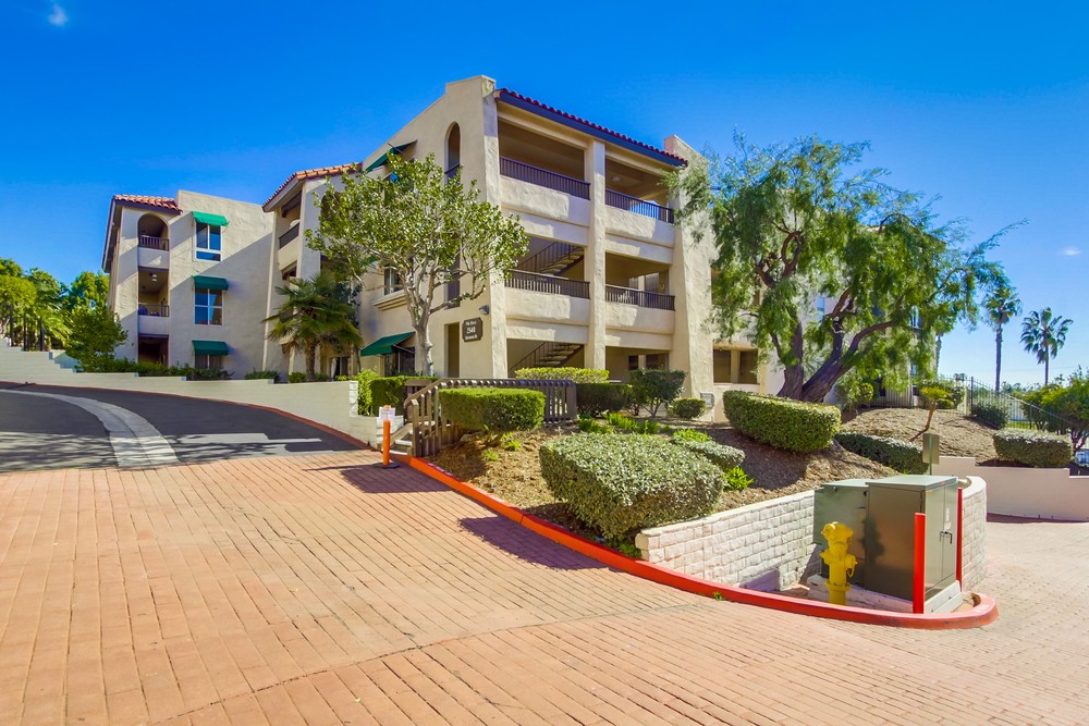 Virtual tour photo 3 of 44 for 2540 Clairemont Dr.