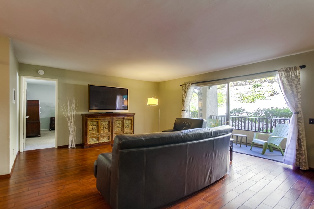 Virtual tour photo 9 of 44 for 2540 Clairemont Dr.