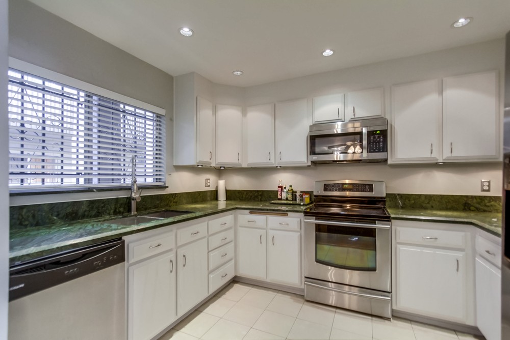 Virtual tour photo 13 of 44 for 2540 Clairemont Dr.