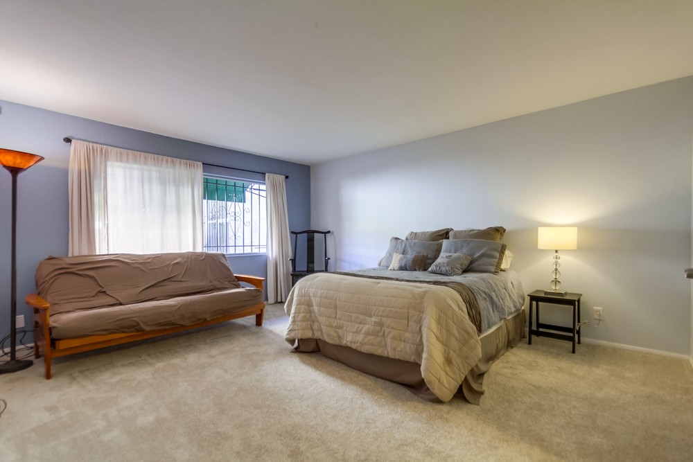 Virtual tour photo 15 of 44 for 2540 Clairemont Dr.