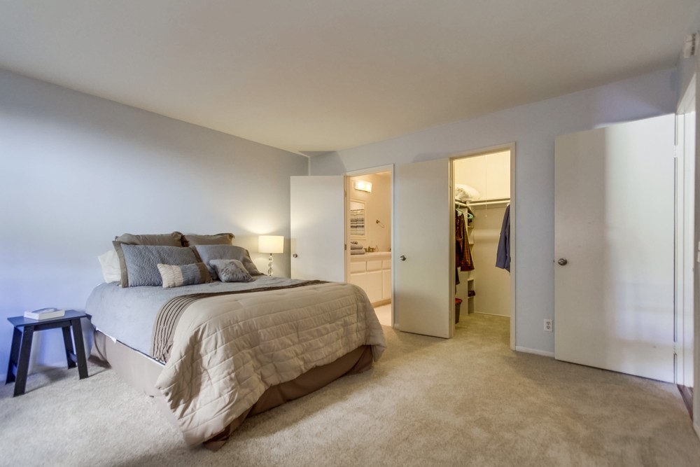 Virtual tour photo 16 of 44 for 2540 Clairemont Dr.