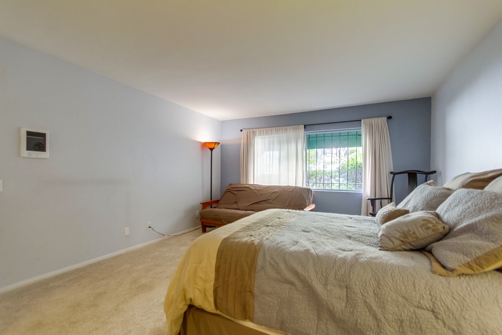 Virtual tour photo 18 of 44 for 2540 Clairemont Dr.