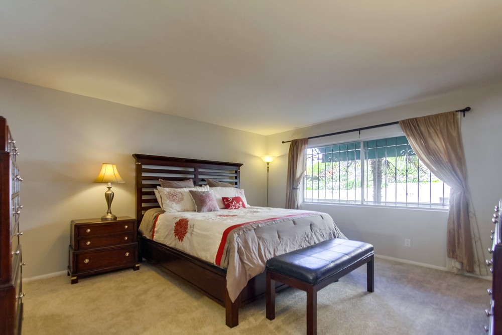 Virtual tour photo 20 of 44 for 2540 Clairemont Dr.