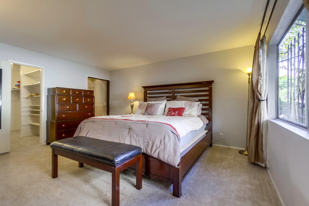 Virtual tour photo 21 of 44 for 2540 Clairemont Dr.