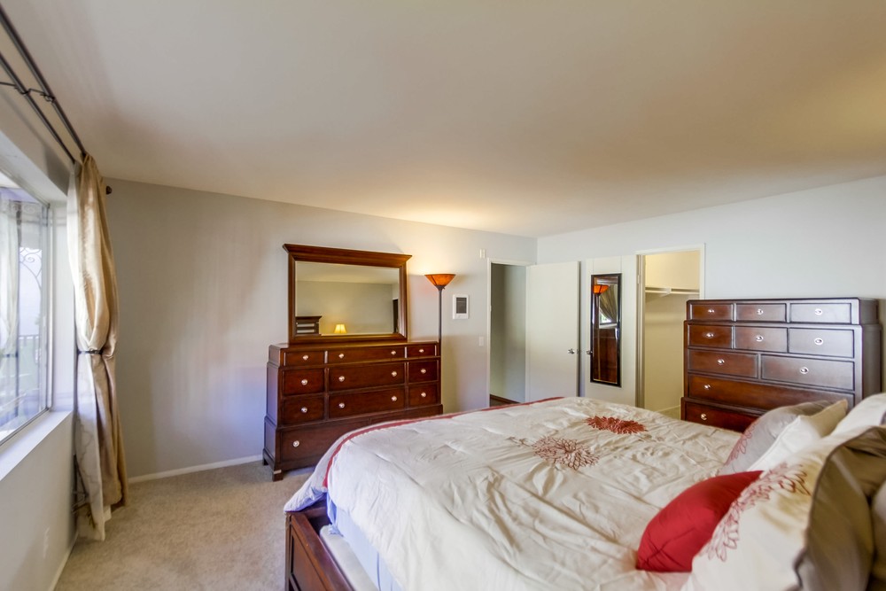 Virtual tour photo 22 of 44 for 2540 Clairemont Dr.