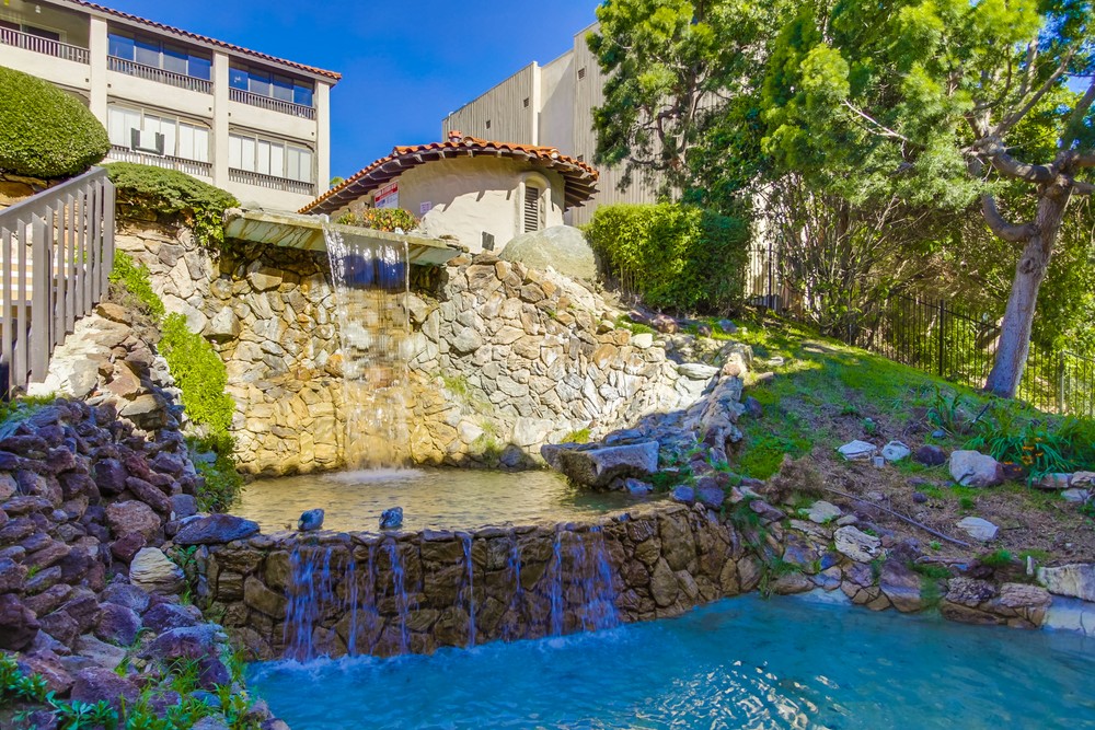 Virtual tour photo 32 of 44 for 2540 Clairemont Dr.