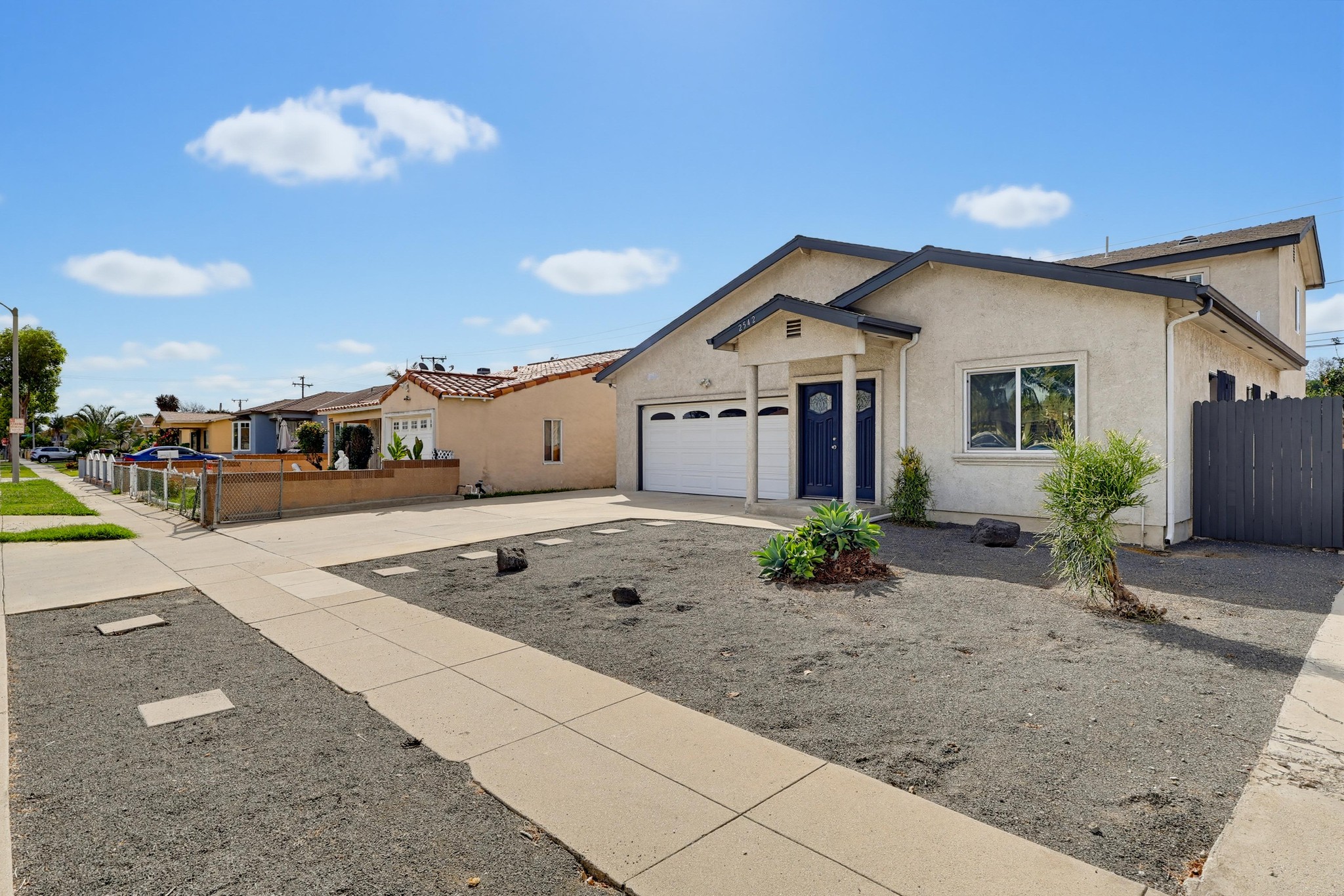Virtual tour photo 3 of 74 for 2542 E Madison St