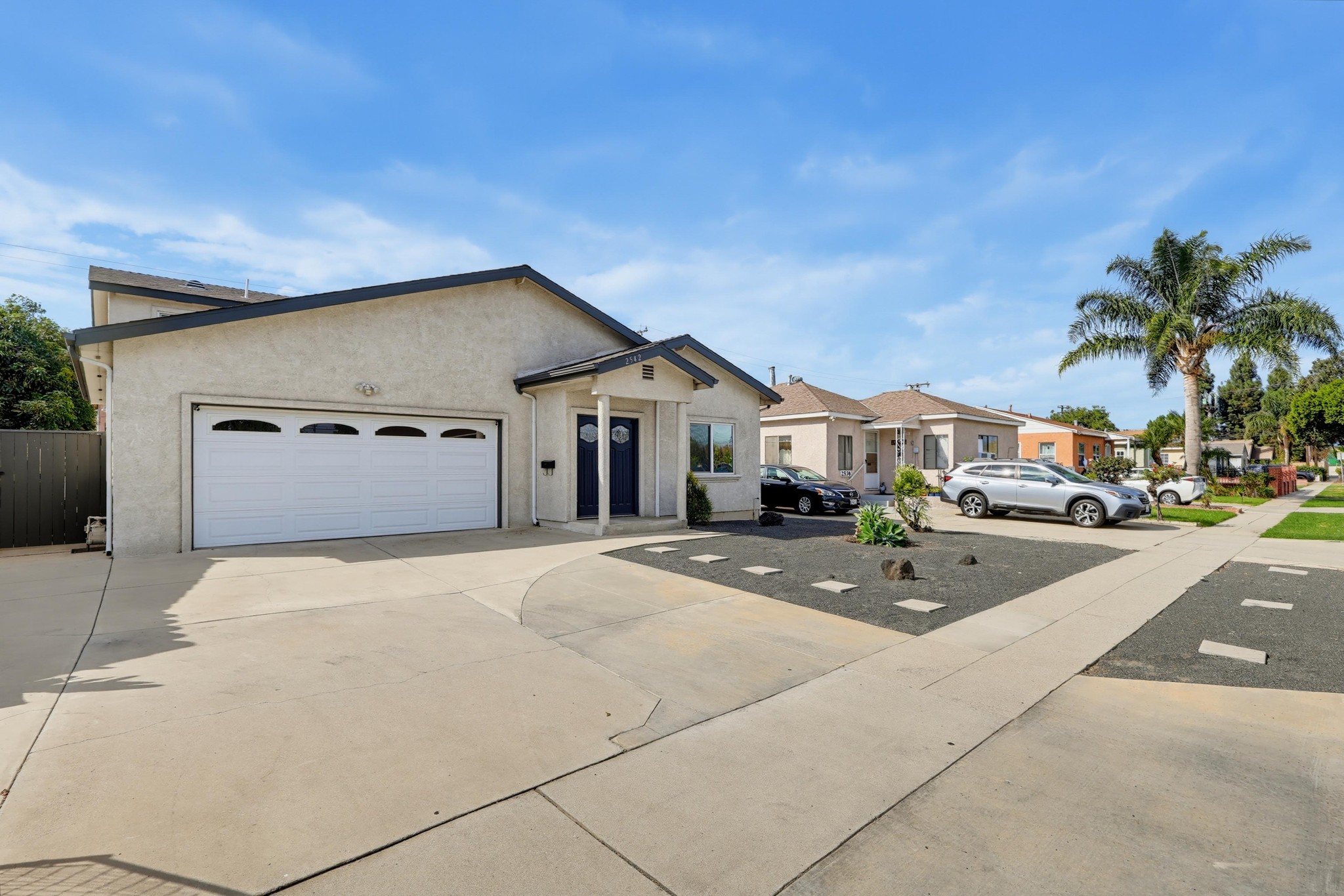 Virtual tour photo 4 of 74 for 2542 E Madison St