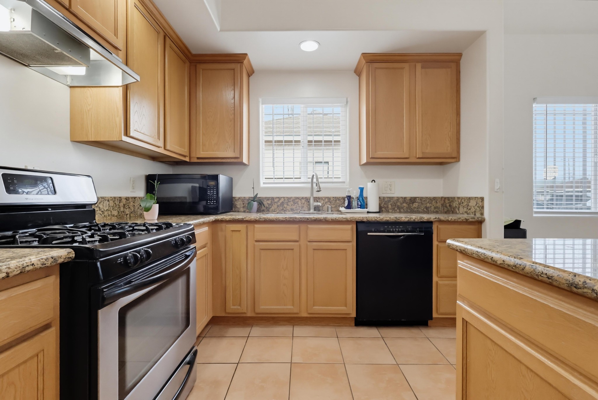 Virtual tour photo 22 of 74 for 2542 E Madison St