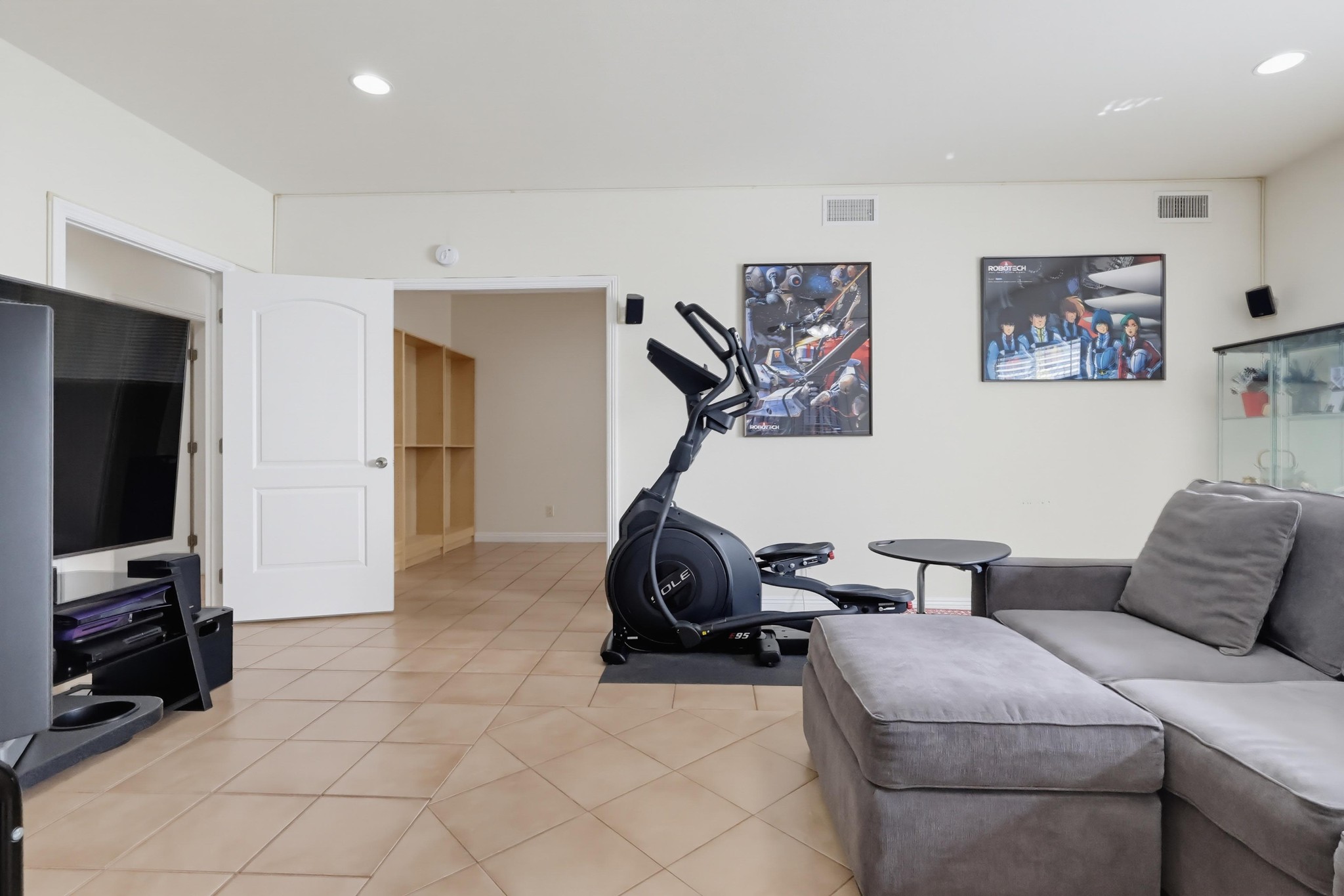 Virtual tour photo 31 of 74 for 2542 E Madison St
