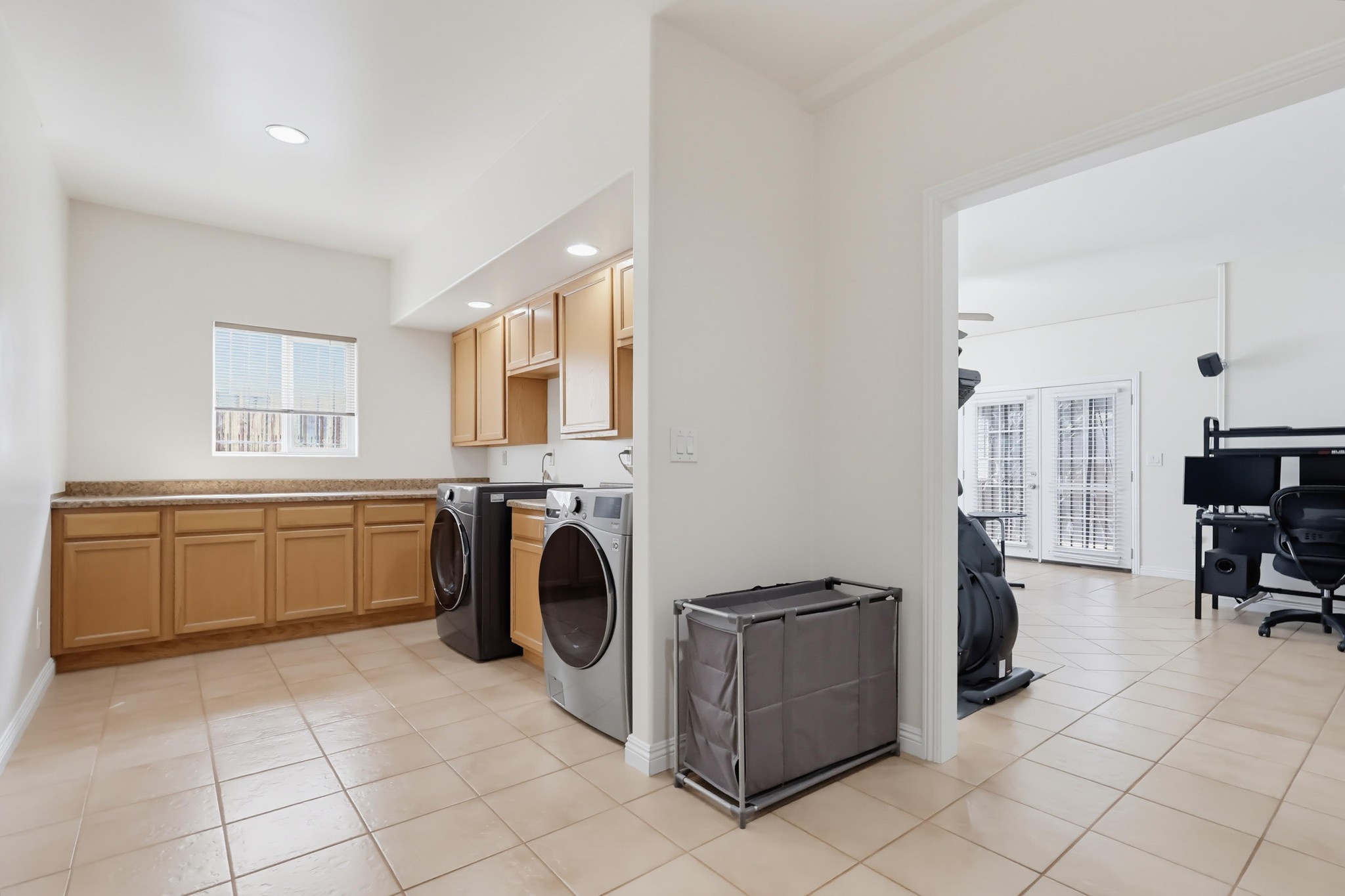 Virtual tour photo 37 of 74 for 2542 E Madison St