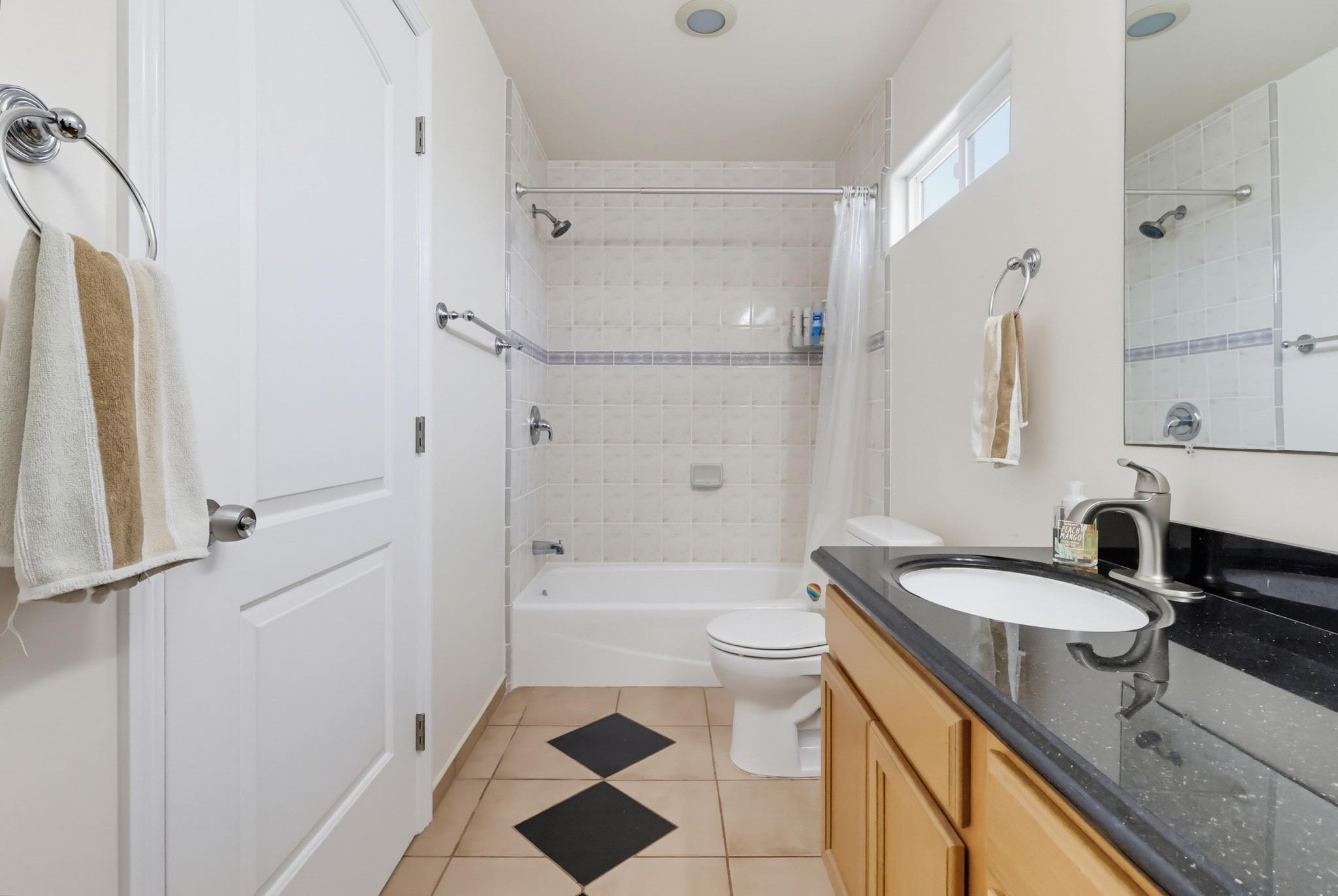 Virtual tour photo 48 of 74 for 2542 E Madison St