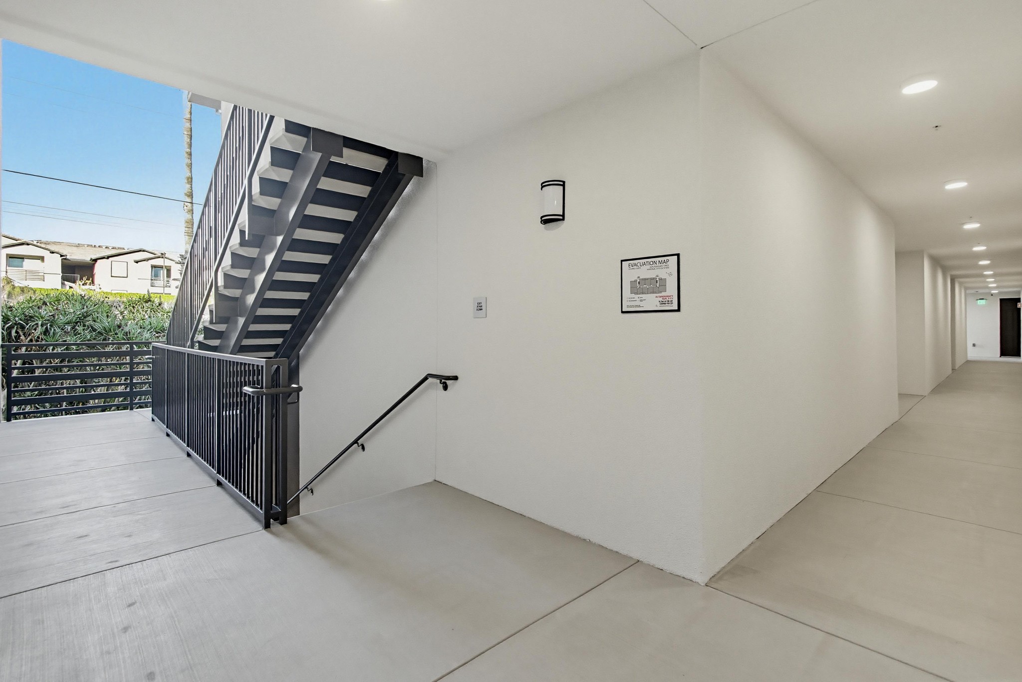 Virtual tour photo 3 of 27 for 2542 Ridgeway Dr #1208