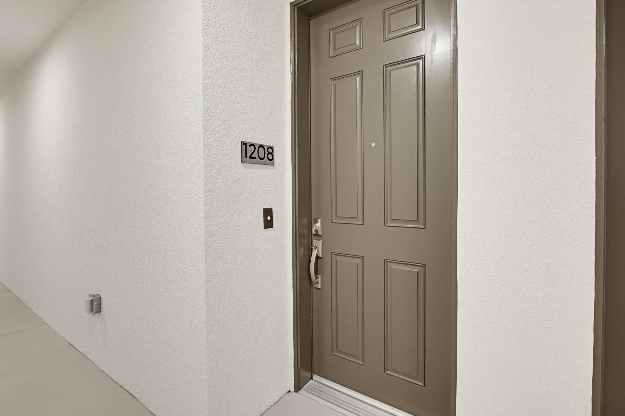 Virtual tour photo 4 of 27 for 2542 Ridgeway Dr #1208