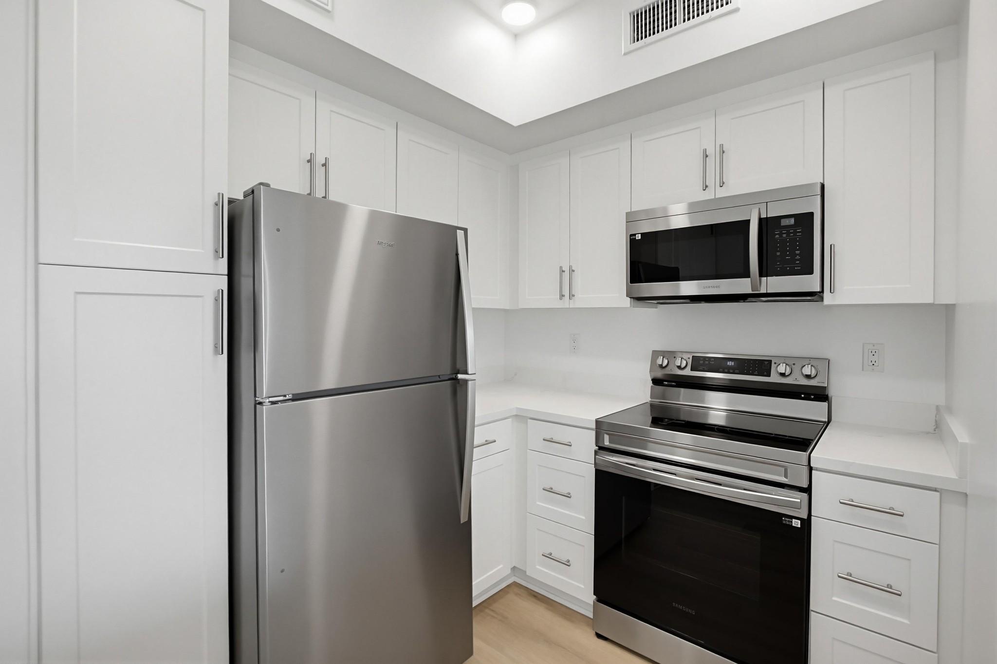 Virtual tour photo 6 of 27 for 2542 Ridgeway Dr #1208