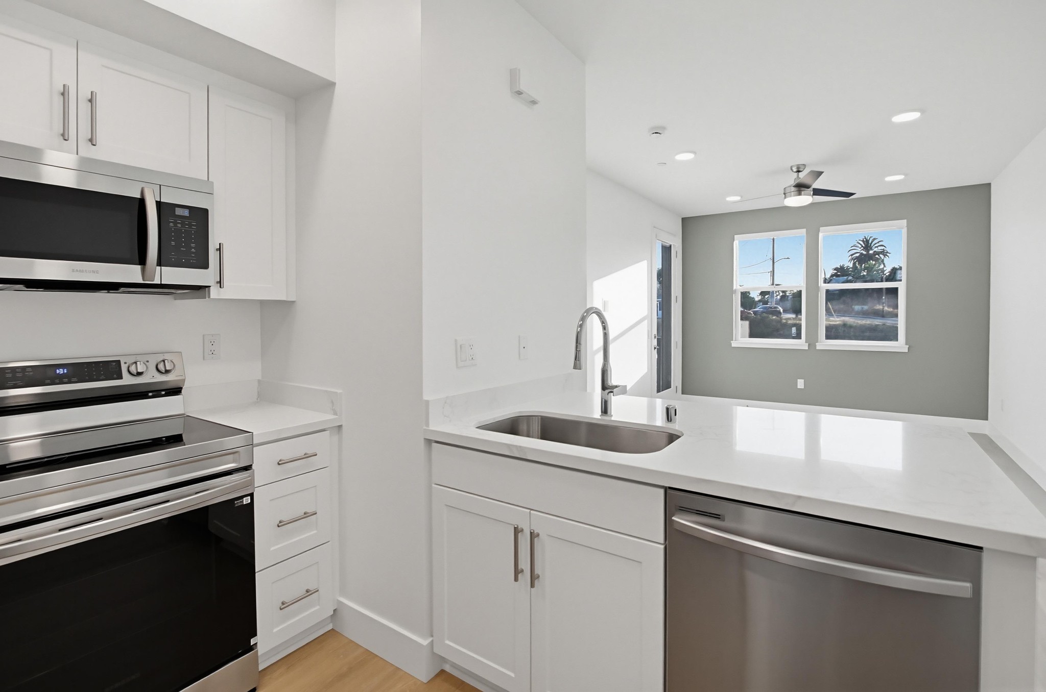 Virtual tour photo 8 of 27 for 2542 Ridgeway Dr #1208