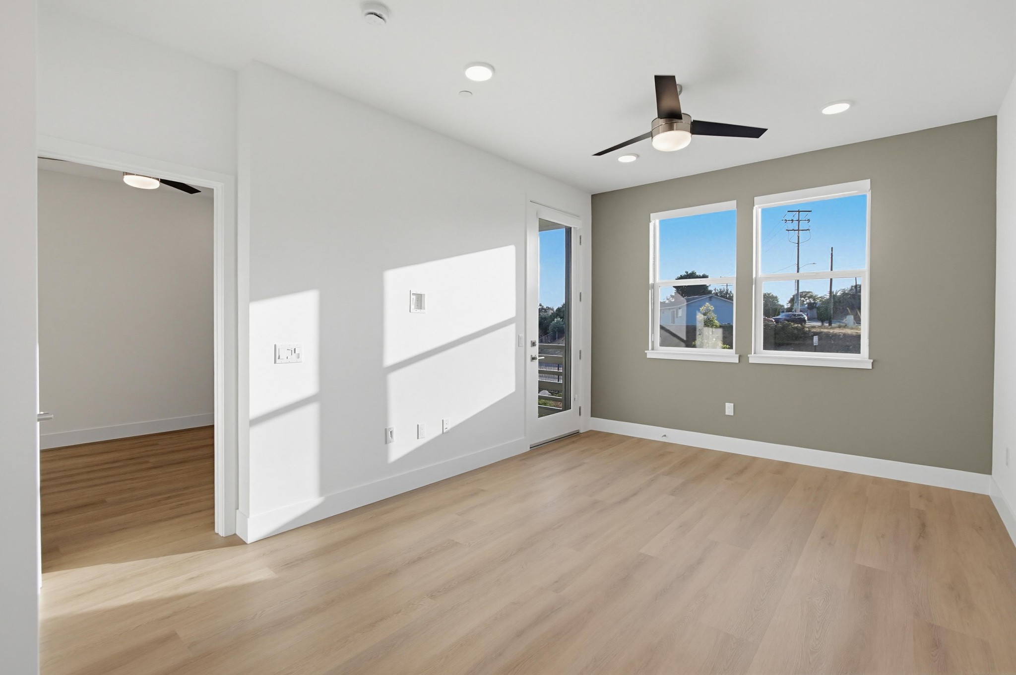 Virtual tour photo 10 of 27 for 2542 Ridgeway Dr #1208