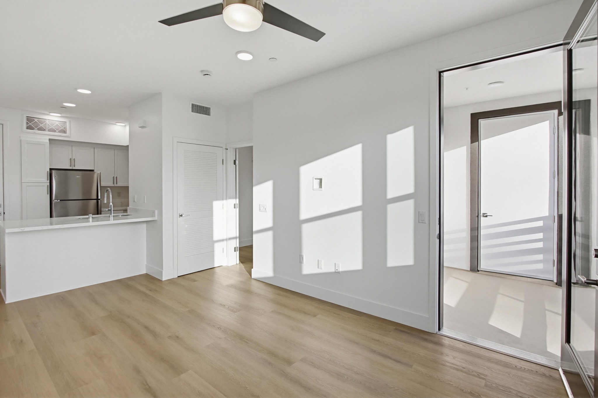 Virtual tour photo 11 of 27 for 2542 Ridgeway Dr #1208