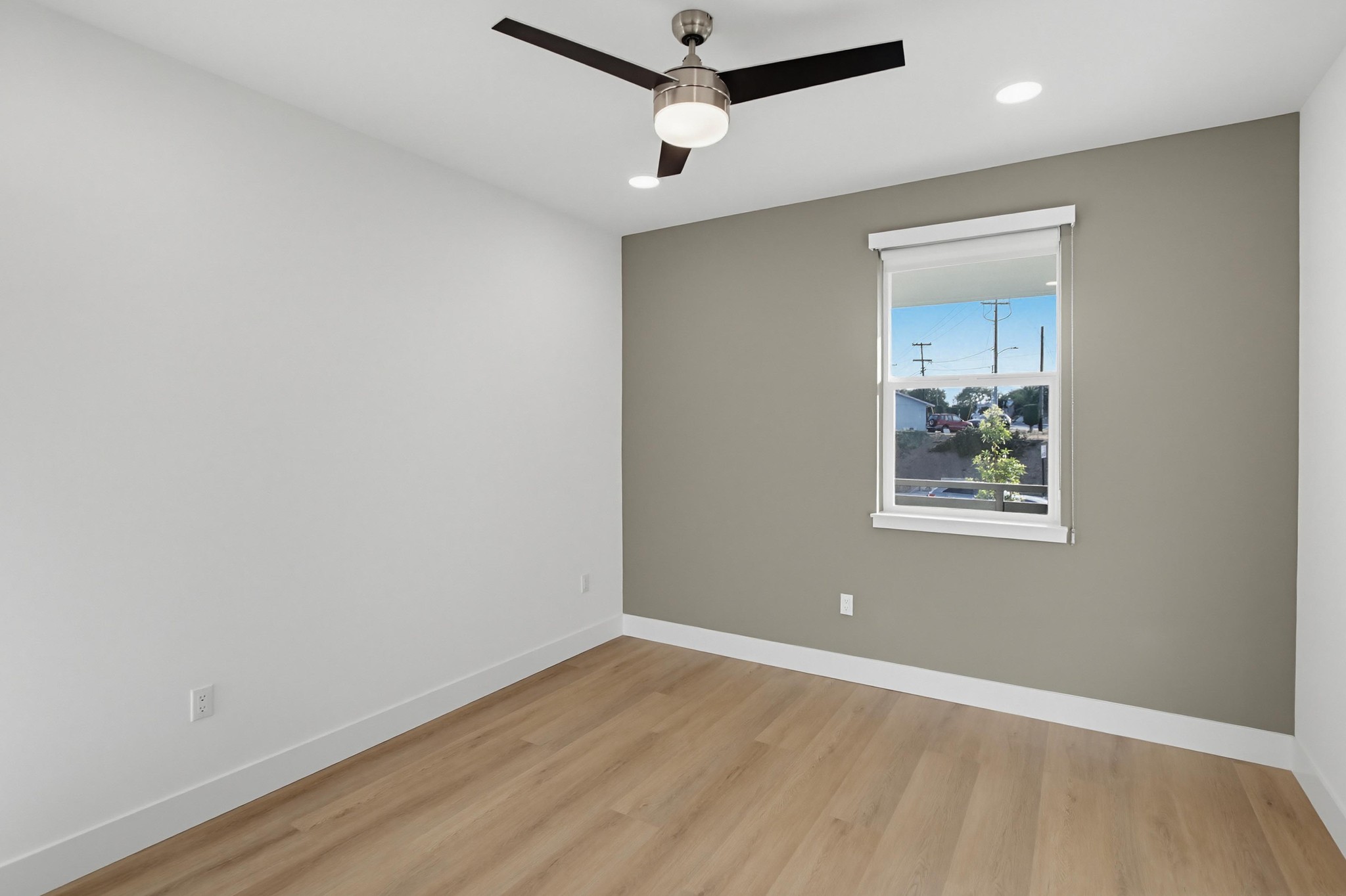 Virtual tour photo 15 of 27 for 2542 Ridgeway Dr #1208