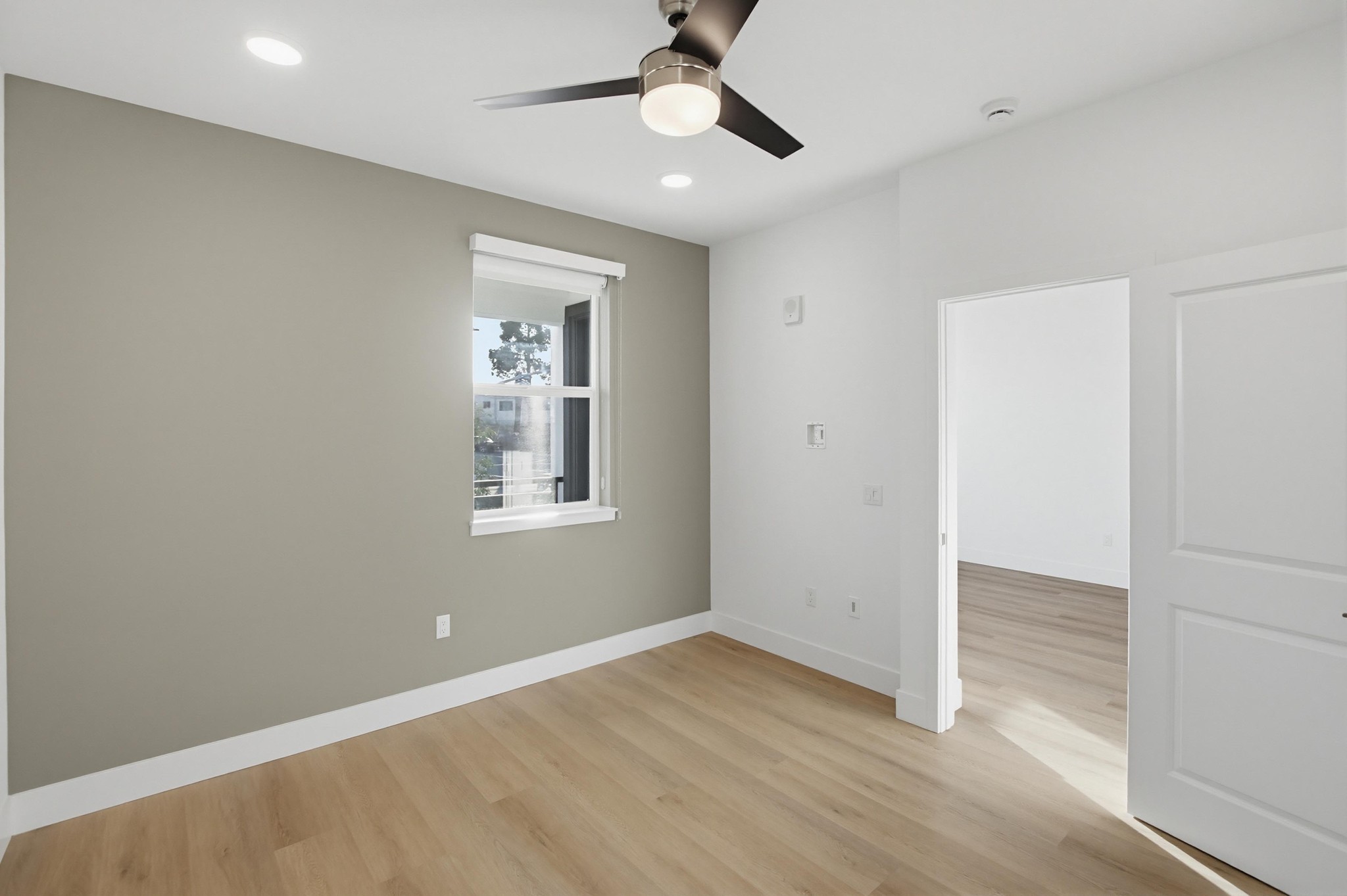 Virtual tour photo 16 of 27 for 2542 Ridgeway Dr #1208