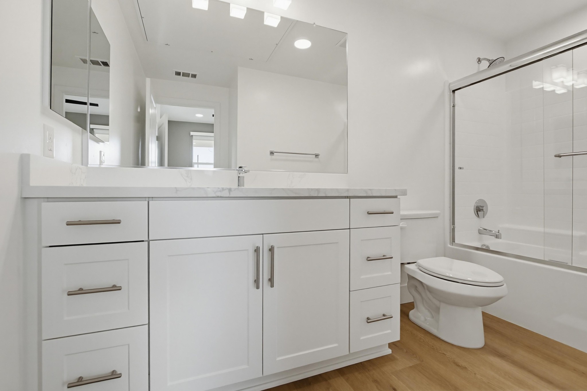 Virtual tour photo 19 of 27 for 2542 Ridgeway Dr #1208