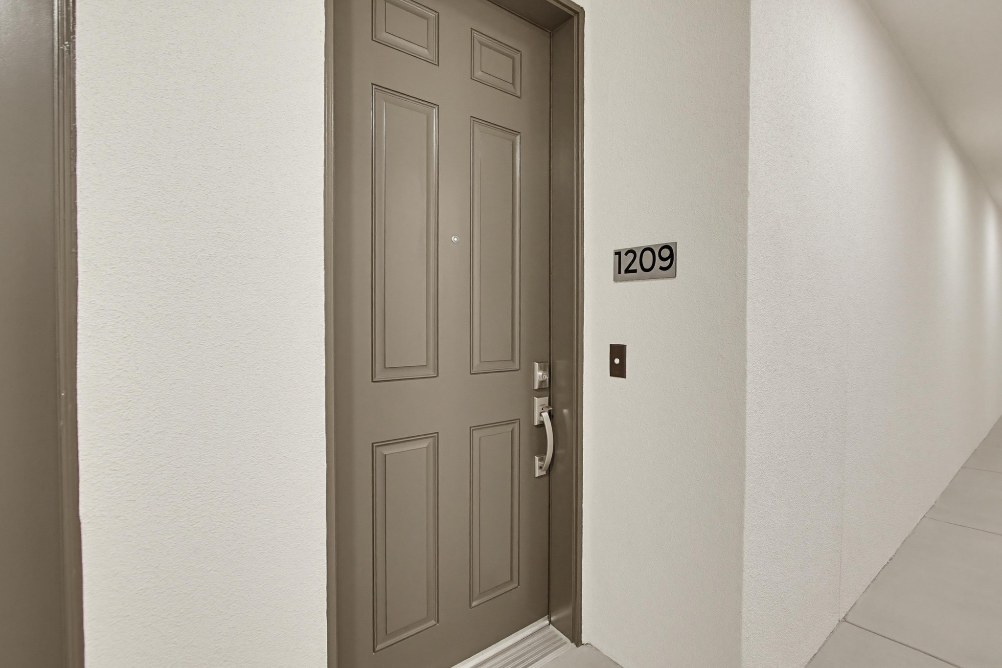 Virtual tour photo 4 of 25 for 2542 Ridgeway Dr #1209