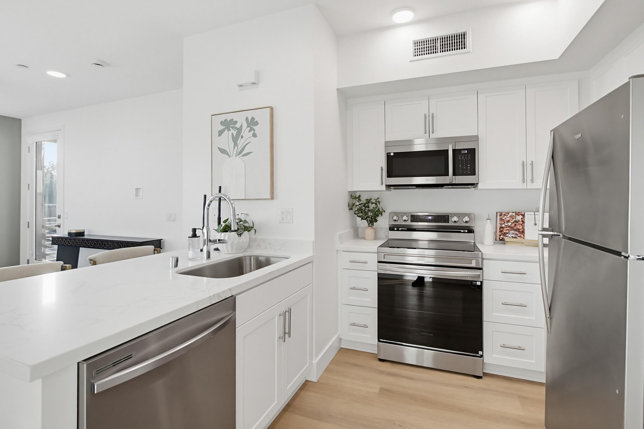 Virtual tour photo 6 of 25 for 2542 Ridgeway Dr #1209