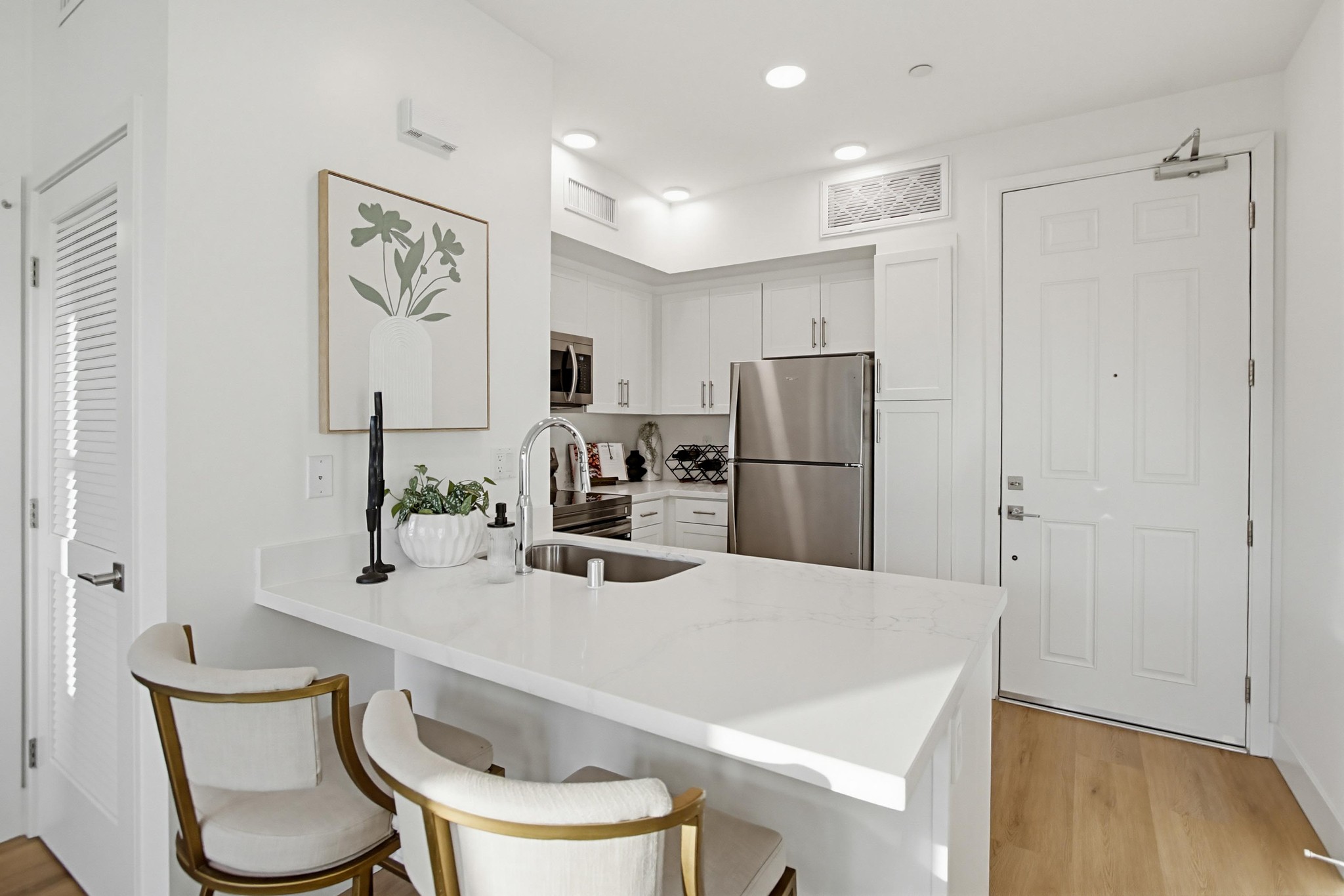 Virtual tour photo 7 of 25 for 2542 Ridgeway Dr #1209