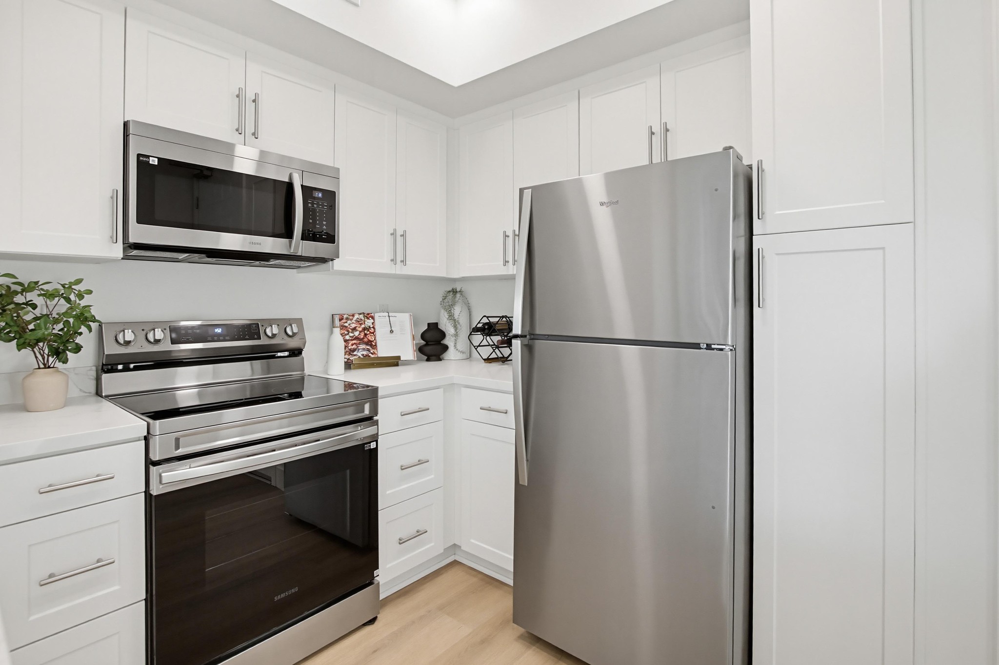 Virtual tour photo 8 of 25 for 2542 Ridgeway Dr #1209