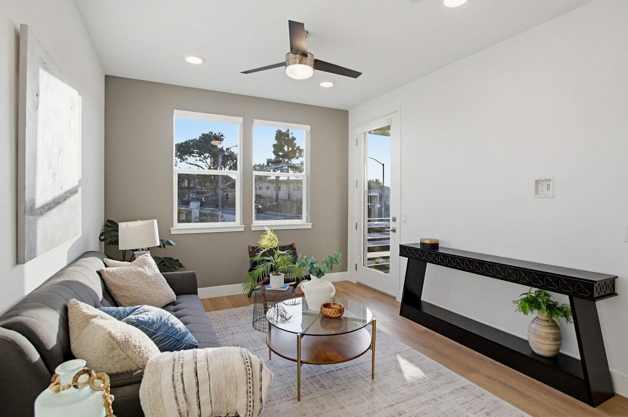 Virtual tour photo 10 of 25 for 2542 Ridgeway Dr #1209