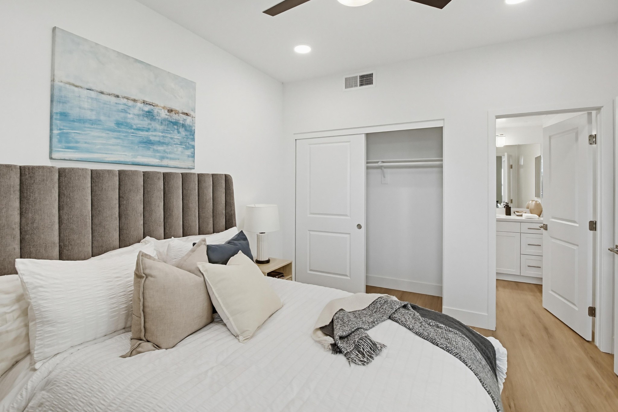 Virtual tour photo 16 of 25 for 2542 Ridgeway Dr #1209