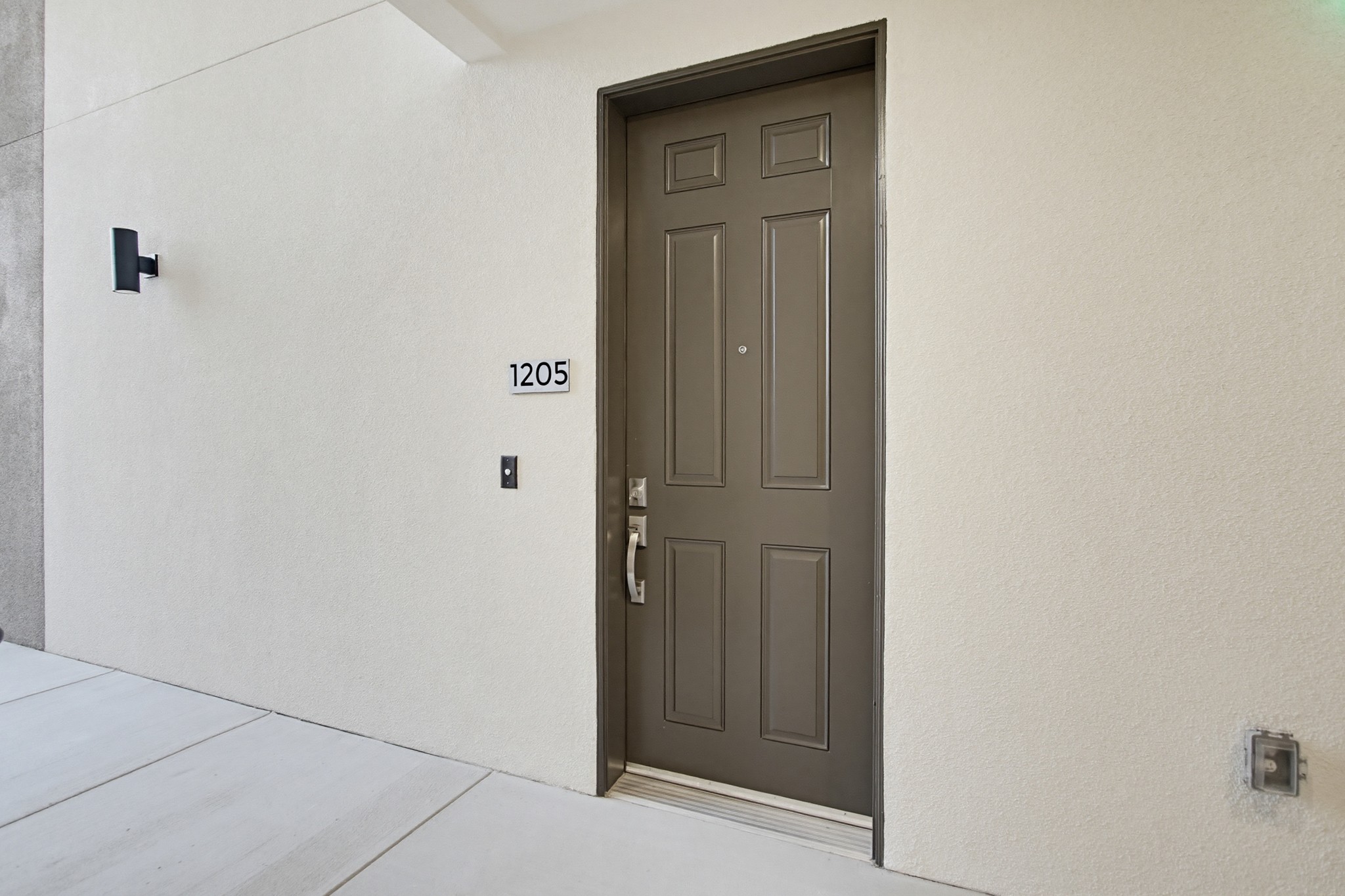 Virtual tour photo 1 of 23 for 2542 Ridgeway Dr #1205