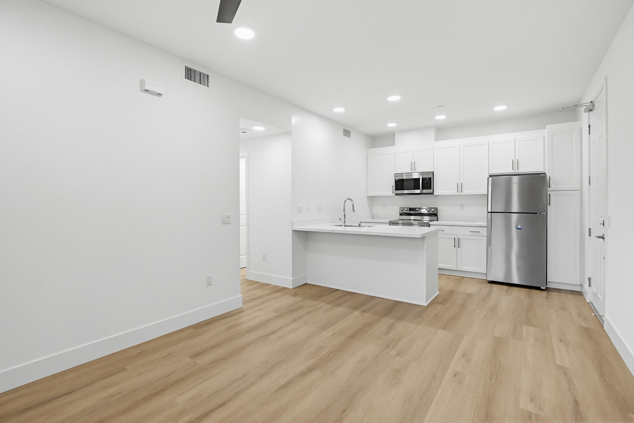 Virtual tour photo 5 of 23 for 2542 Ridgeway Dr #1205