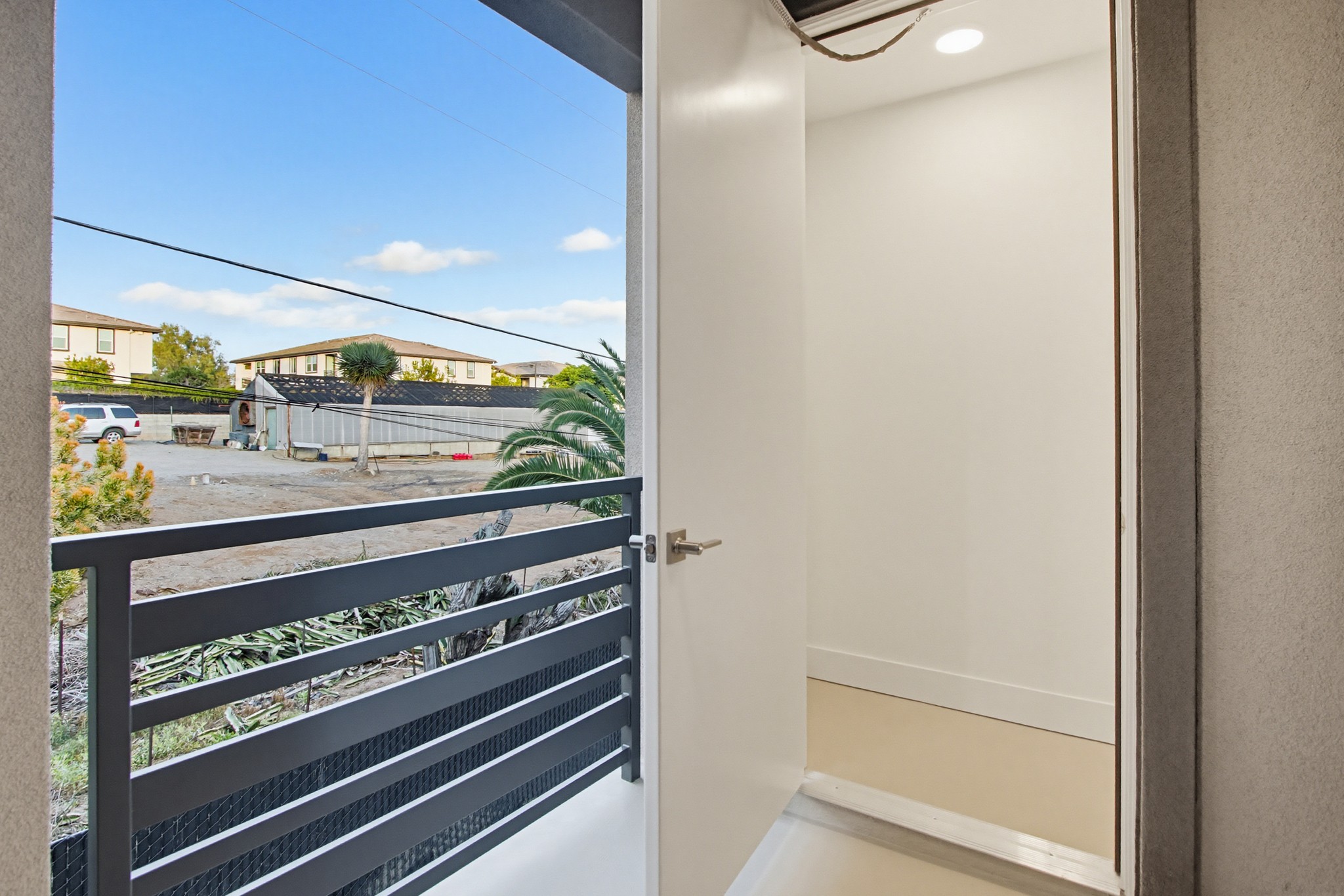 Virtual tour photo 8 of 23 for 2542 Ridgeway Dr #1205