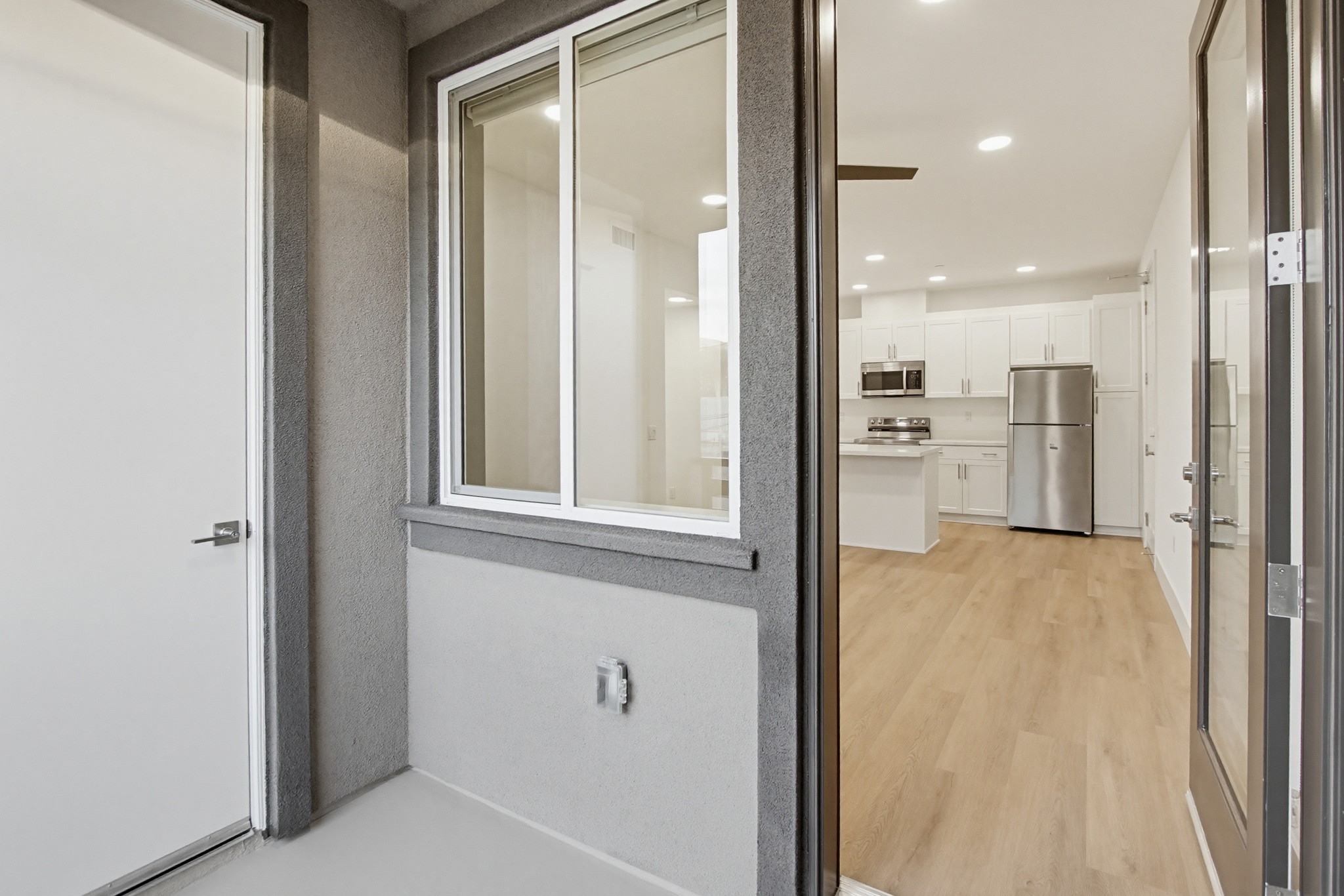 Virtual tour photo 10 of 23 for 2542 Ridgeway Dr #1205