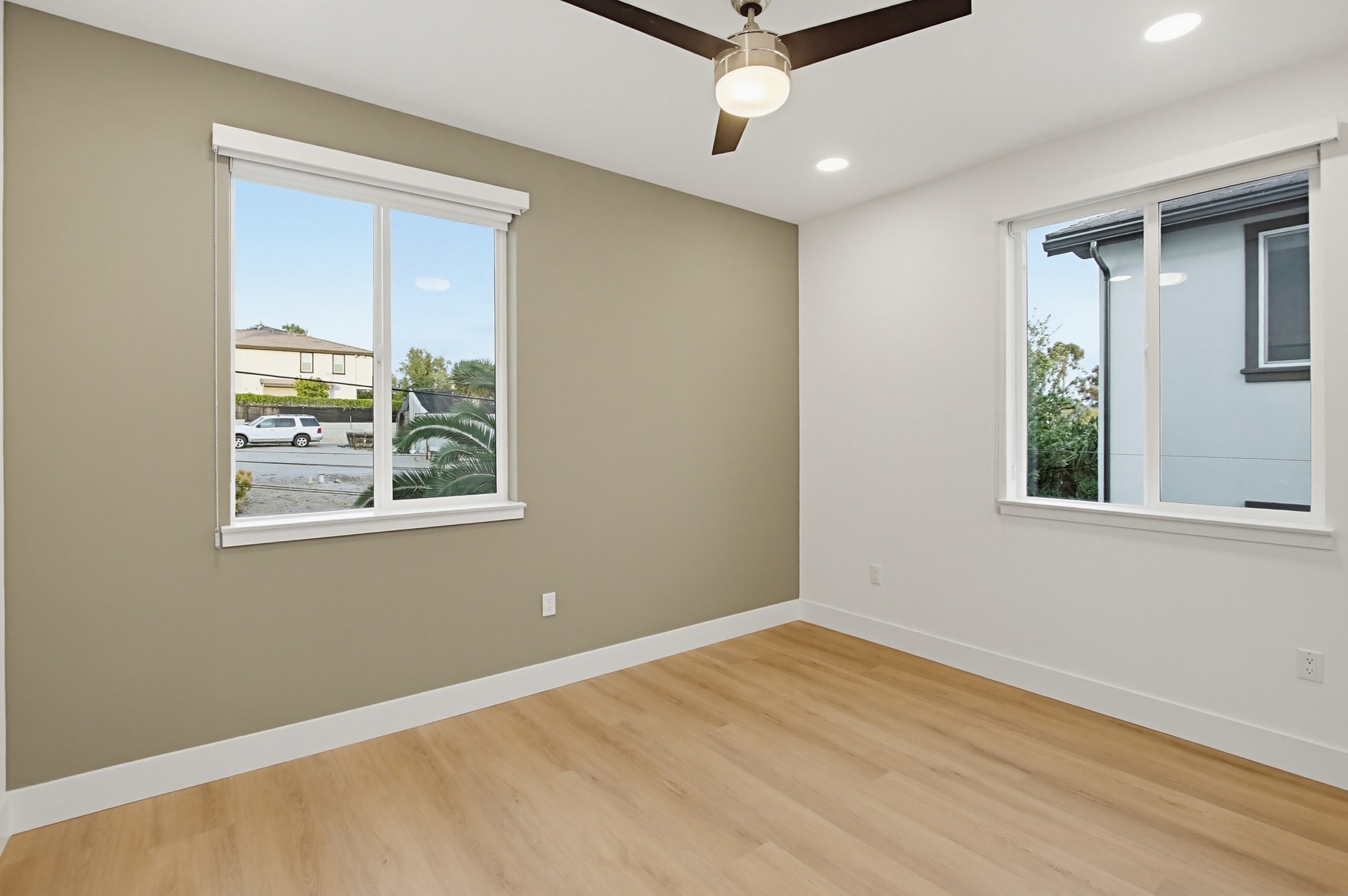 Virtual tour photo 18 of 23 for 2542 Ridgeway Dr #1205