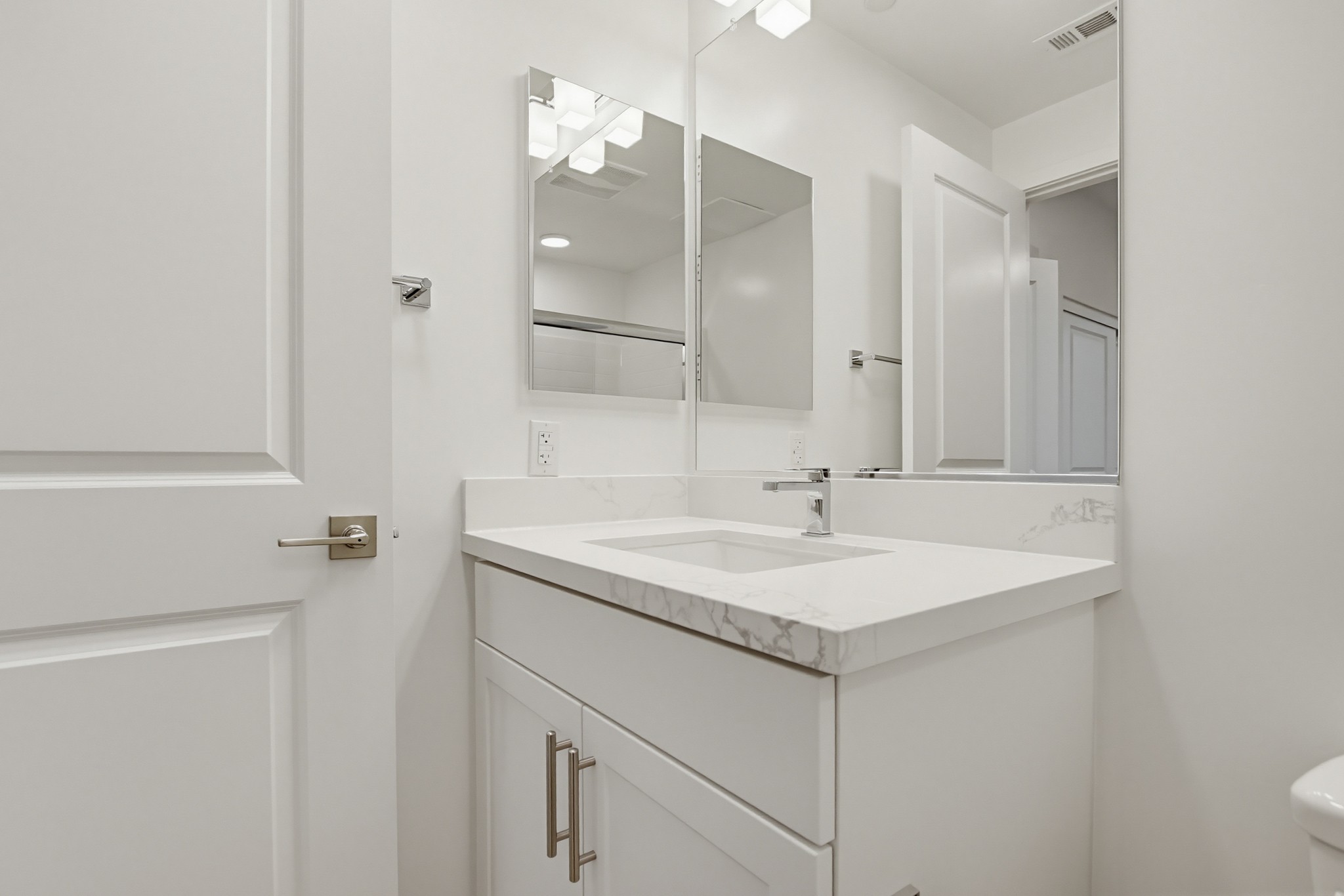 Virtual tour photo 24 of 23 for 2542 Ridgeway Dr #1205
