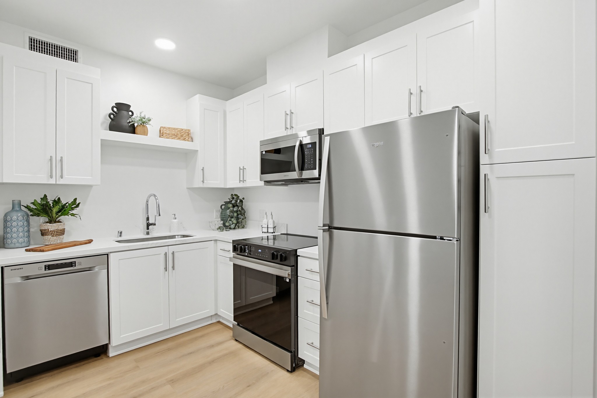 Virtual tour photo 10 of 108 for 2554 Ridgeway Dr #2103 and Common Areas
