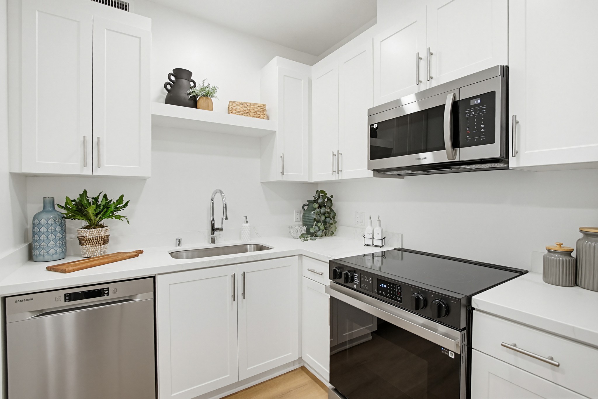 Virtual tour photo 11 of 108 for 2554 Ridgeway Dr #2103 and Common Areas