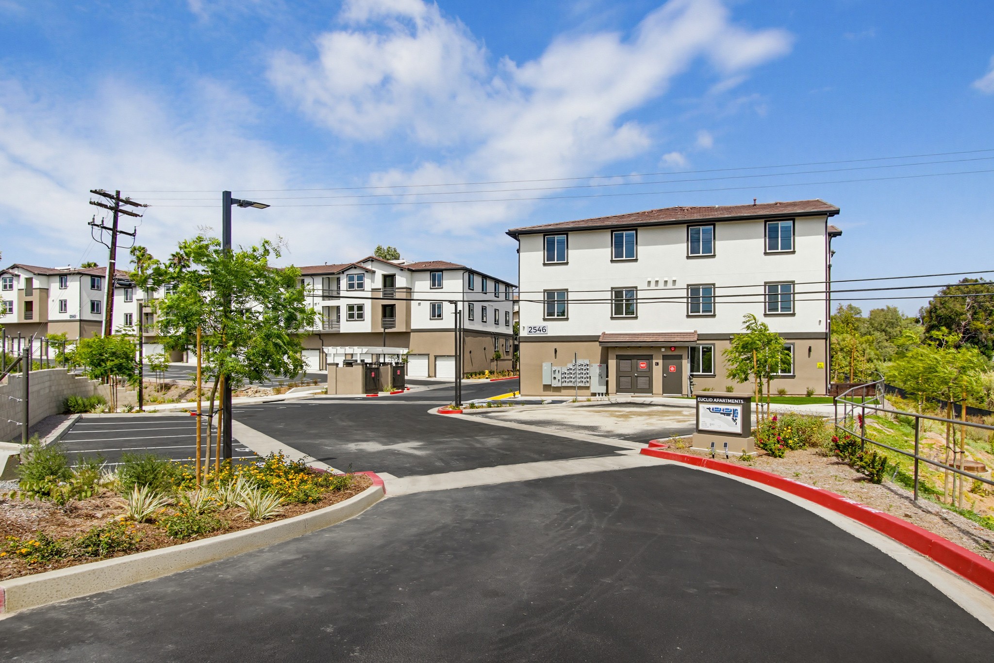 Virtual tour photo 26 of 108 for 2554 Ridgeway Dr #2103 and Common Areas
