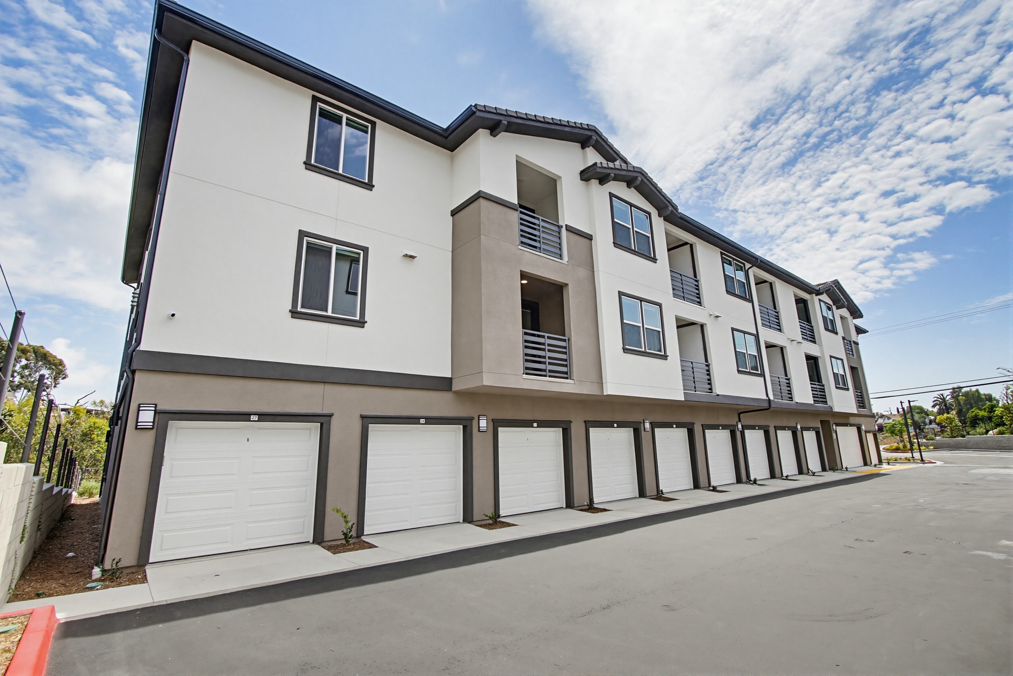 Virtual tour photo 34 of 108 for 2554 Ridgeway Dr #2103 and Common Areas