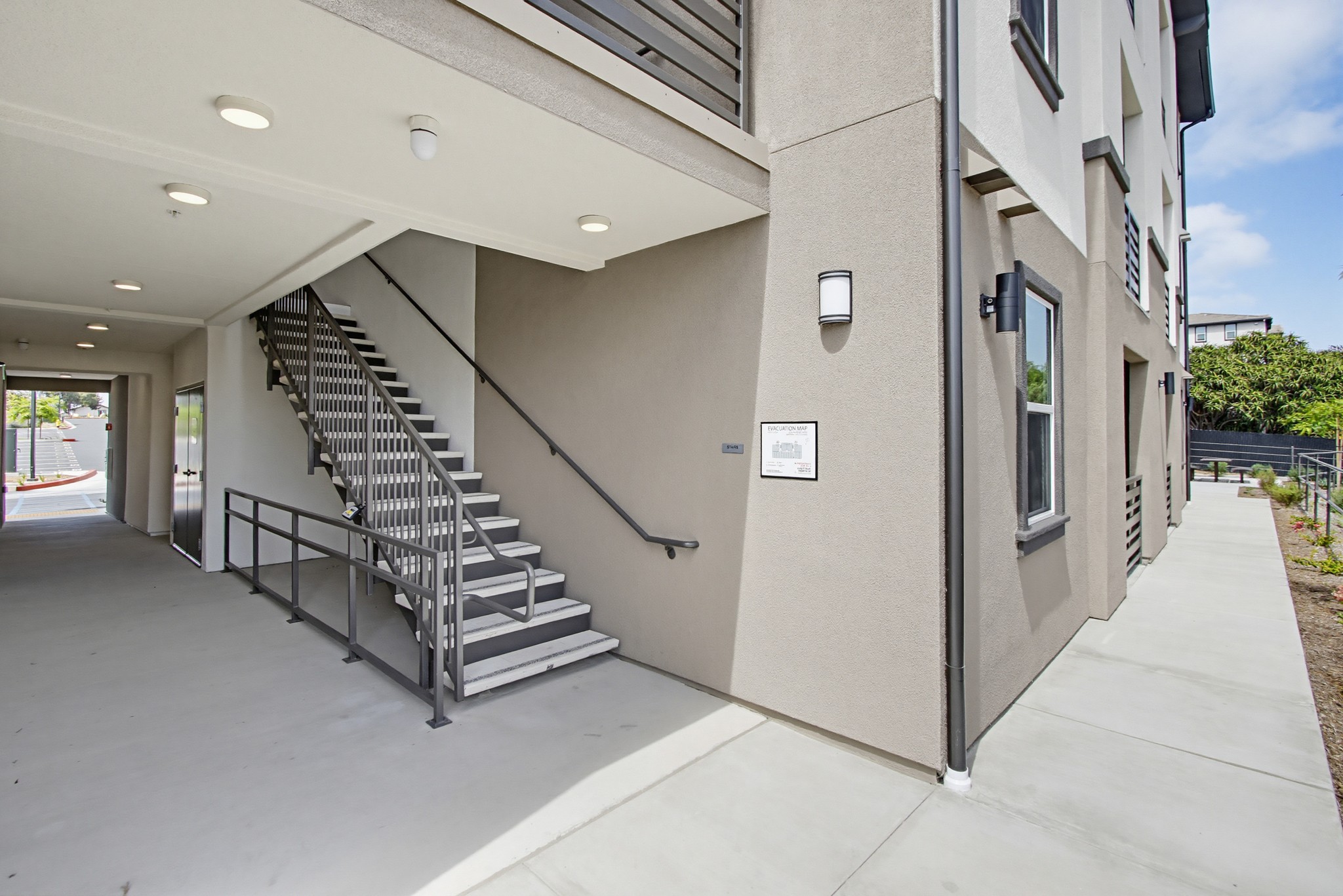 Virtual tour photo 42 of 108 for 2554 Ridgeway Dr #2103 and Common Areas