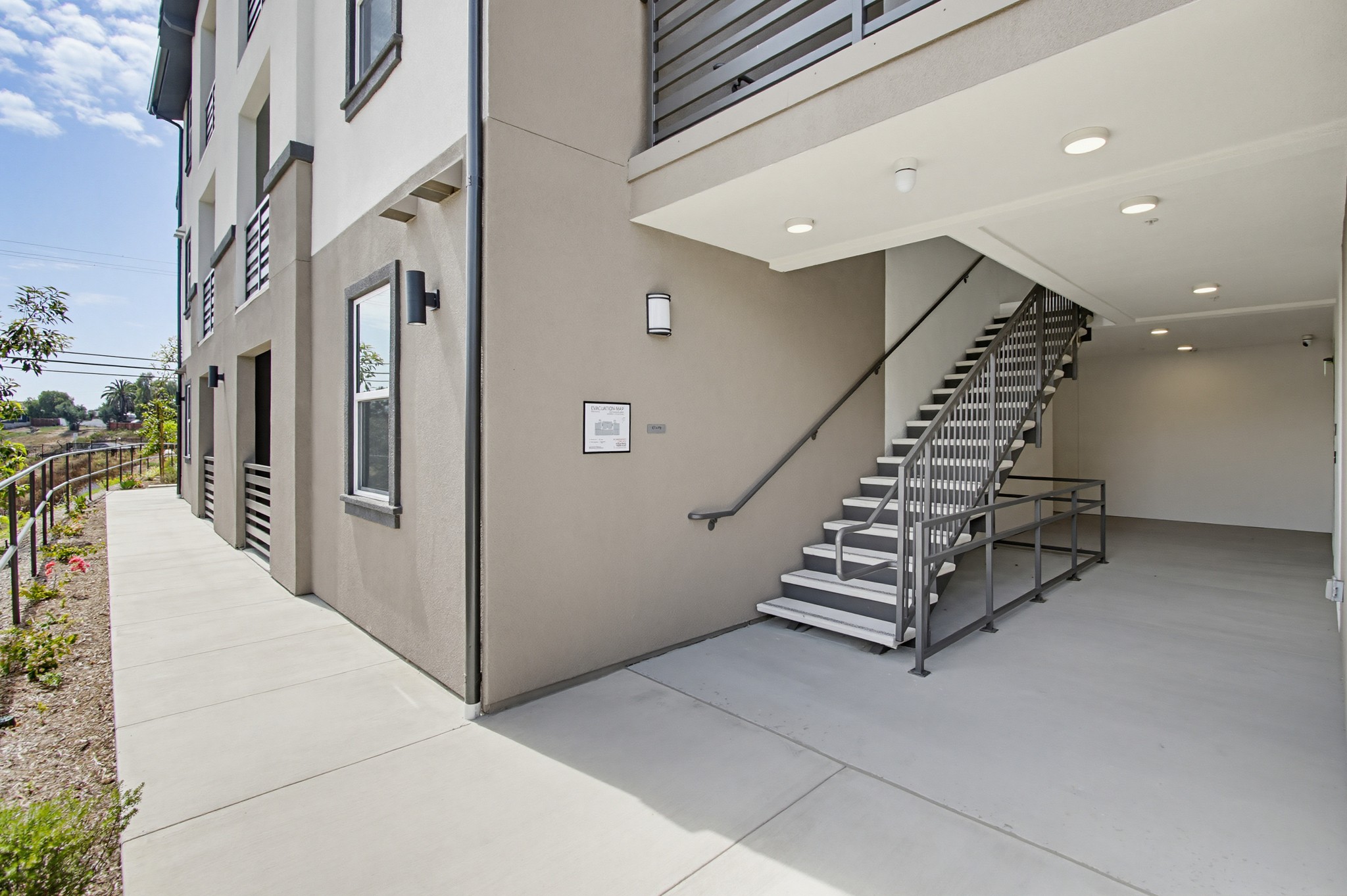Virtual tour photo 43 of 108 for 2554 Ridgeway Dr #2103 and Common Areas