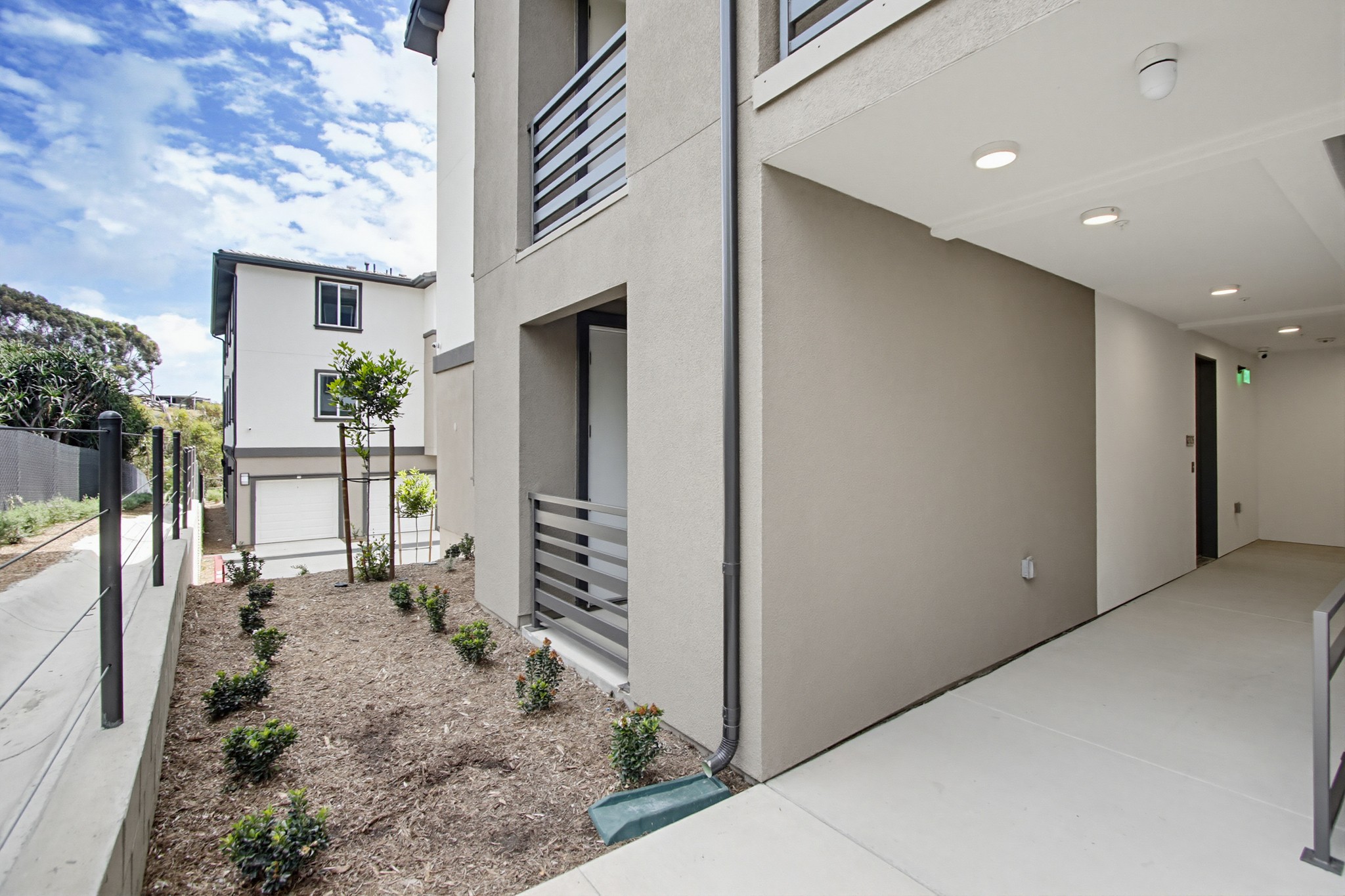 Virtual tour photo 60 of 108 for 2554 Ridgeway Dr #2103 and Common Areas
