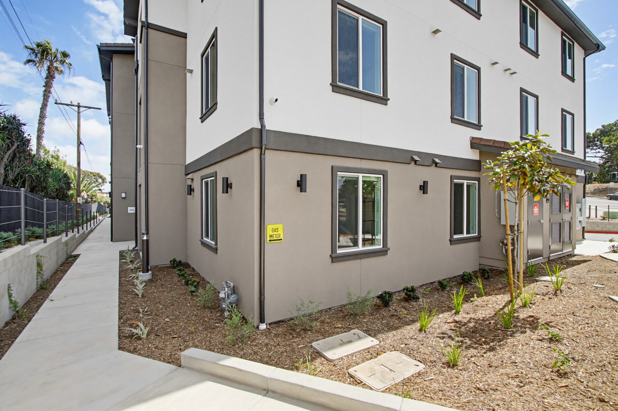 Virtual tour photo 78 of 108 for 2554 Ridgeway Dr #2103 and Common Areas